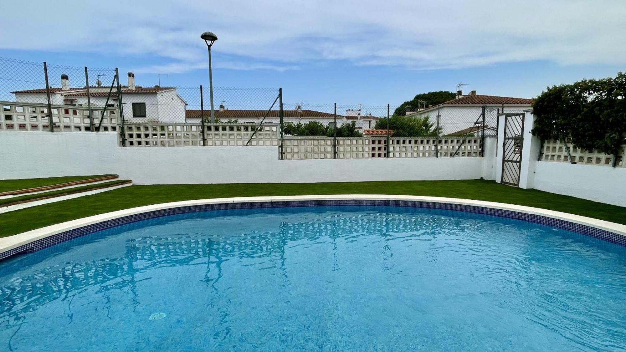 Сasa de vacaciones La Vinya 02 *