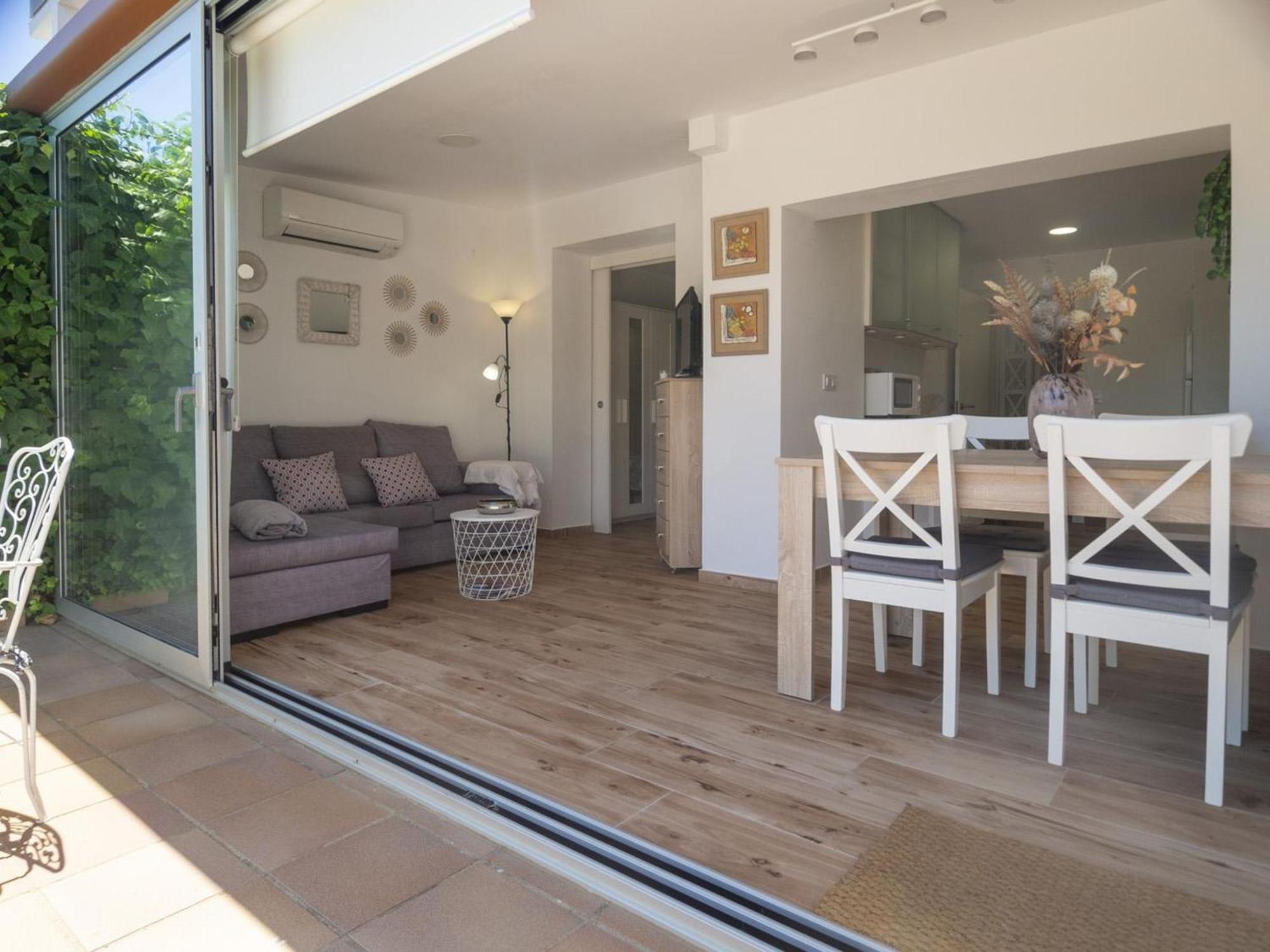 Renovado Con Terraza, A Pasos De La Playa De Riells, ¡ideal Parejas! - Es-325-29 Apartment *