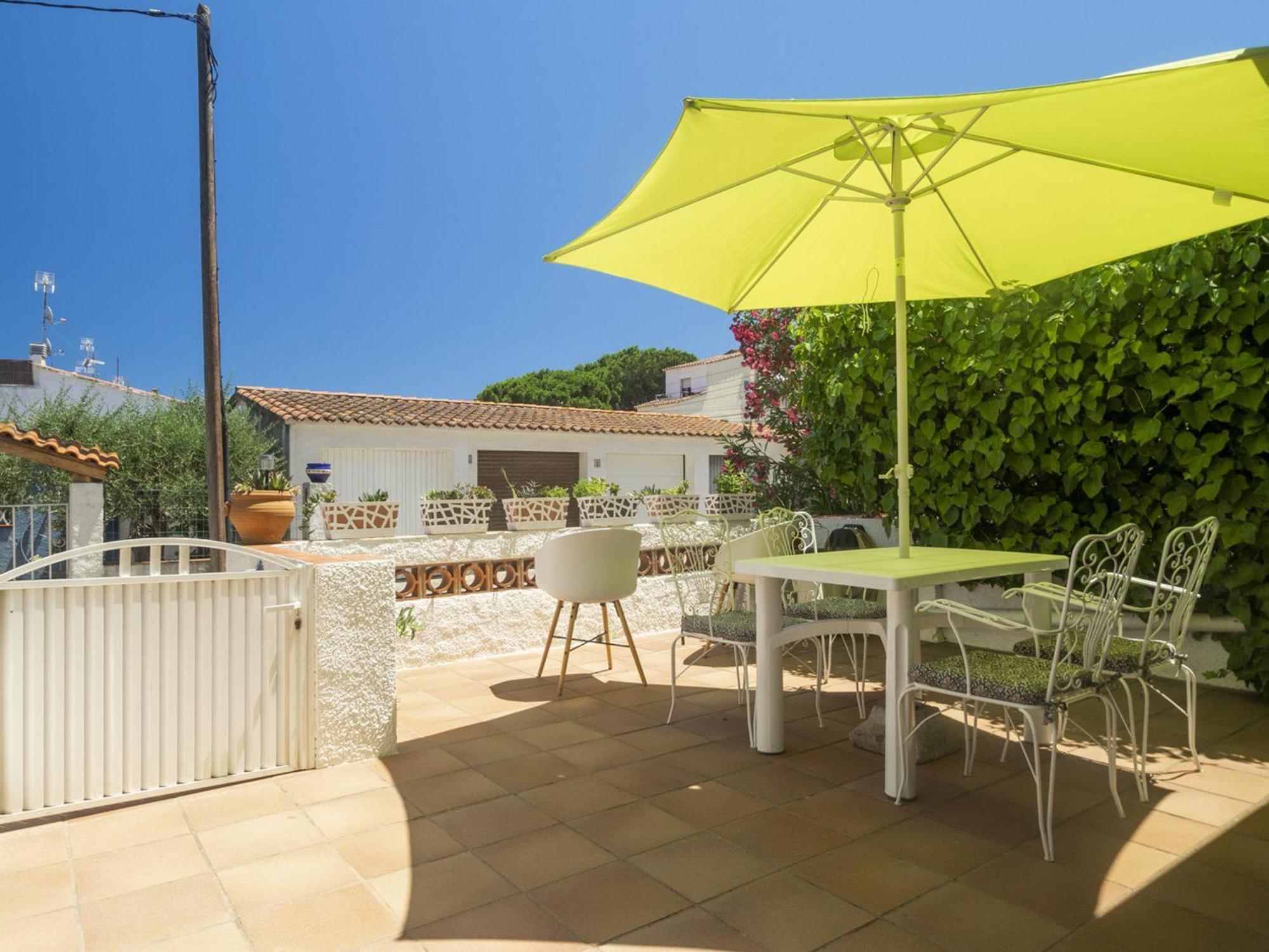 Apartment Renovado Con Terraza, A Pasos De La Playa De Riells, ¡ideal Parejas! - Es-325-29 *