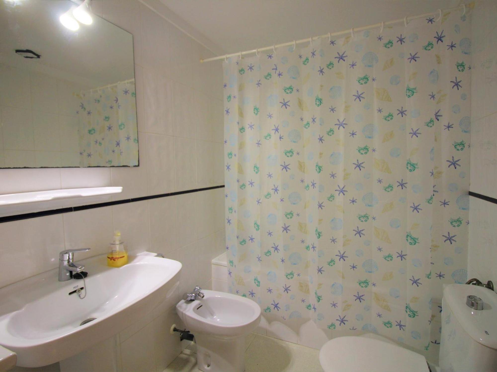 Apartamento Amplio Y Luminoso En Grifeu, Terraza, Jardin Y A 200m De La Playa - Es-228-155