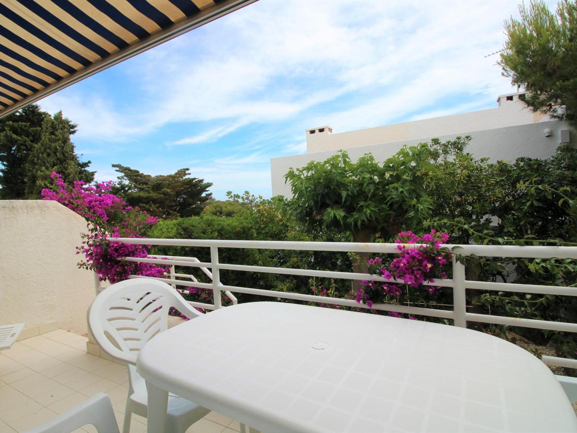 Amplio Y Luminoso En Grifeu, Terraza, Jardin Y A 200m De La Playa - Es-228-155 * Llançà