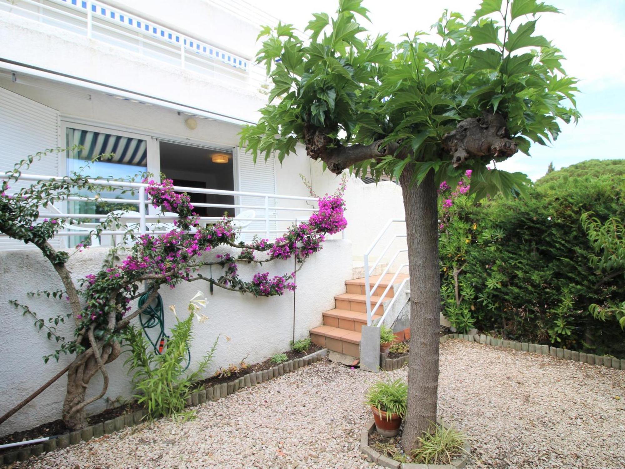 Apartamento Amplio Y Luminoso En Grifeu, Terraza, Jardin Y A 200m De La Playa - Es-228-155 Llançà