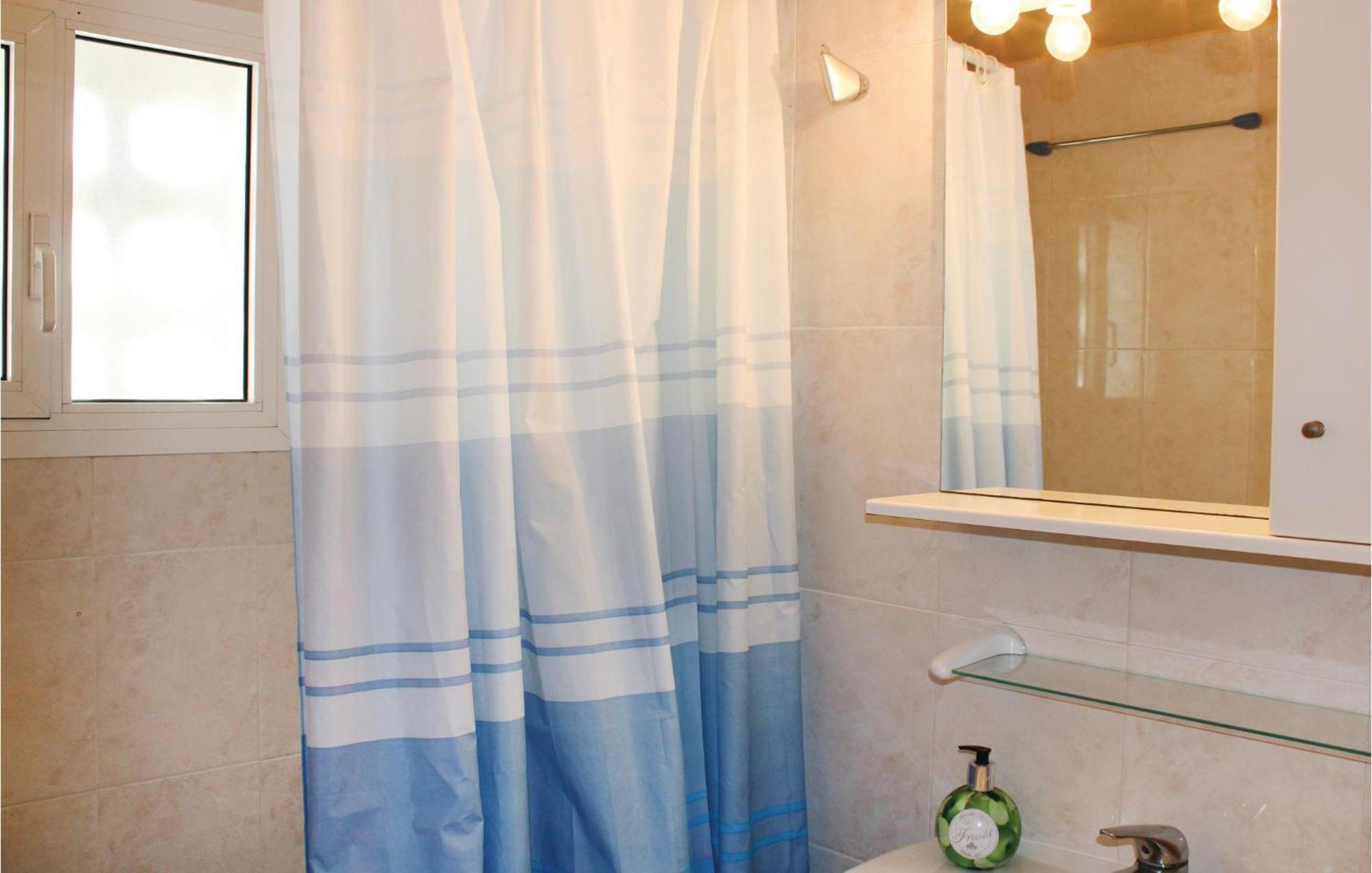 Apartamento Cozy In With Kitchen Tossa de Mar