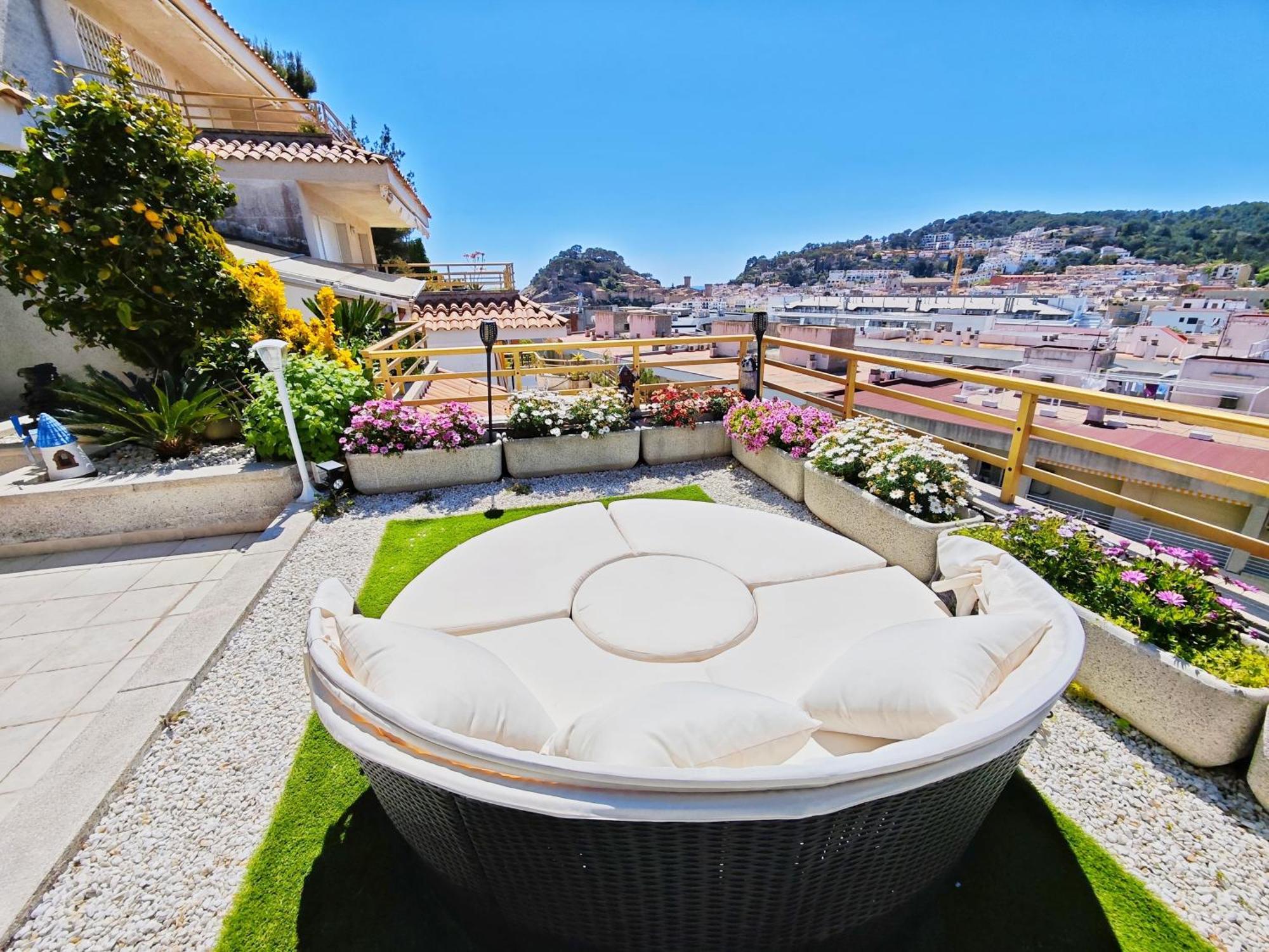 Apartamento Luna With Jacuzzi, 5mins Walking To The Beach, Sea And Castle View Big Terrace Tossa de Mar