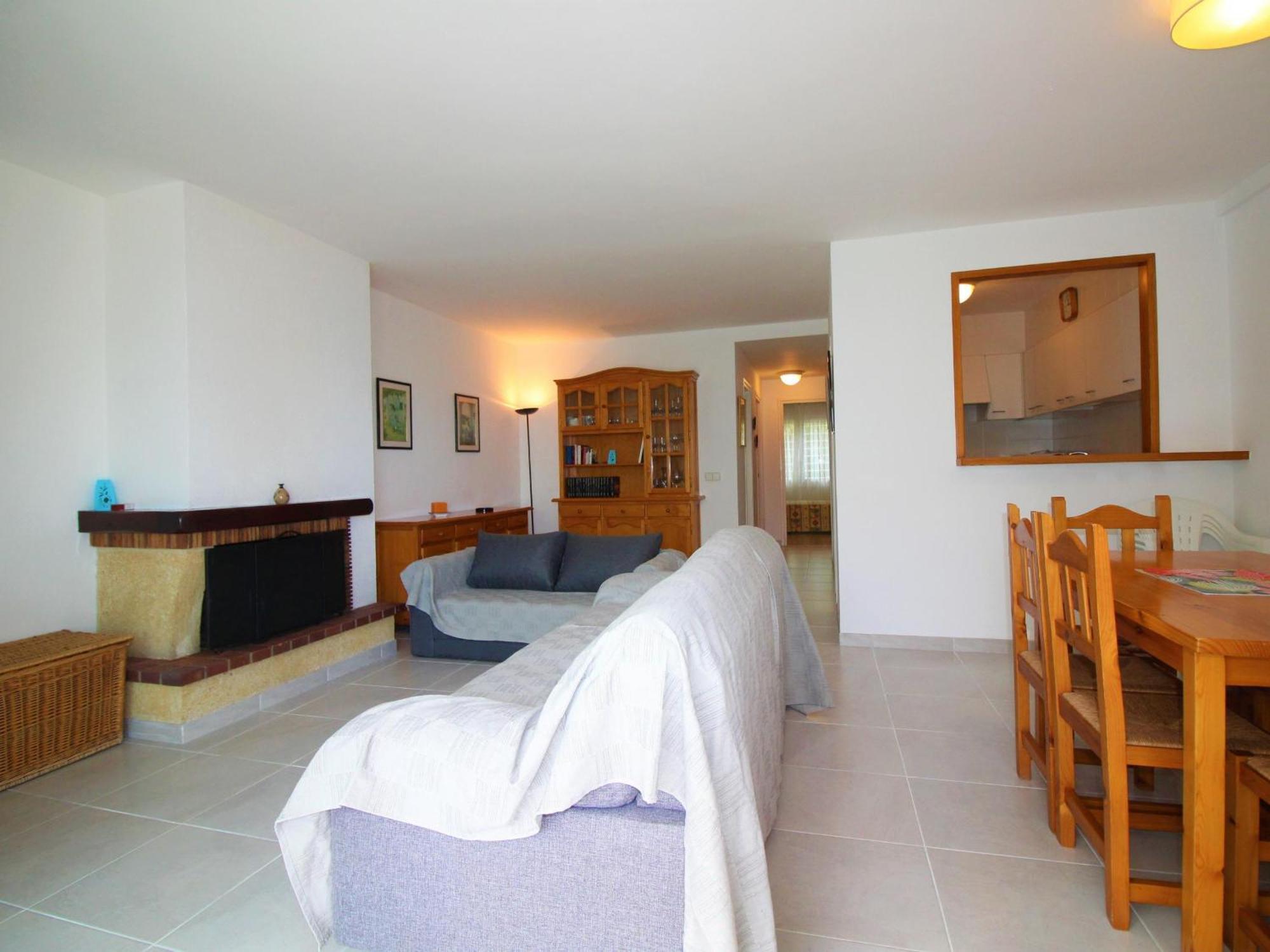 Apartamento Amplio Y Luminoso En Grifeu, Terraza, Jardin Y A 200m De La Playa - Es-228-155