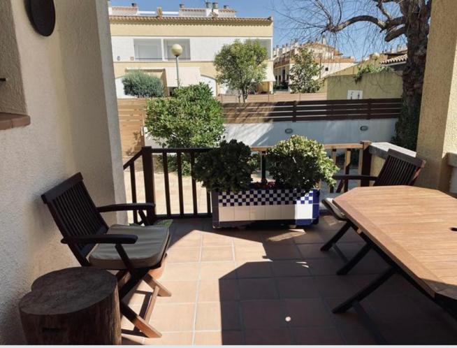 Casa Pareada Con Piscina