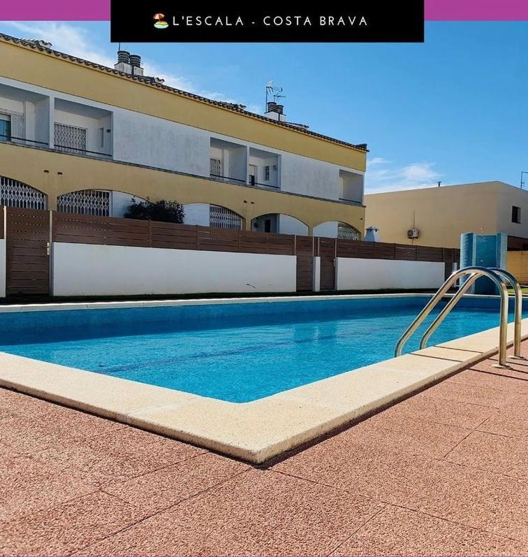 Casa Pareada Con Piscina L' Escala