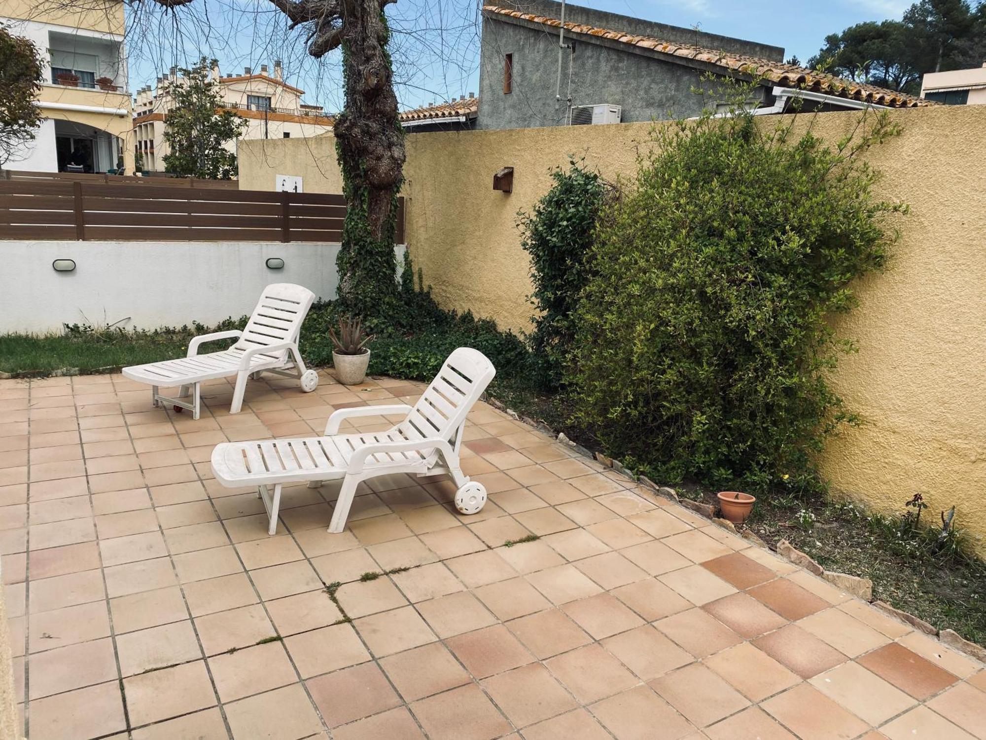 Casa Pareada Con Piscina