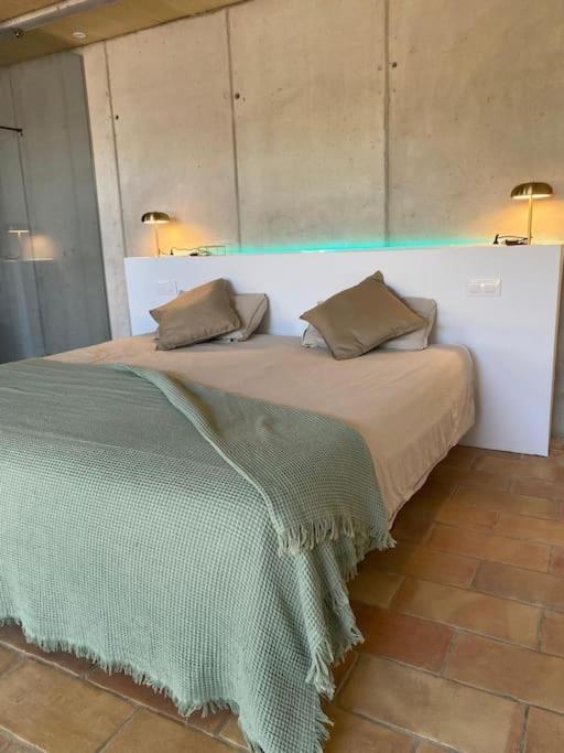 Casa Con Piscina Interior En Tamariu, Calella De *
