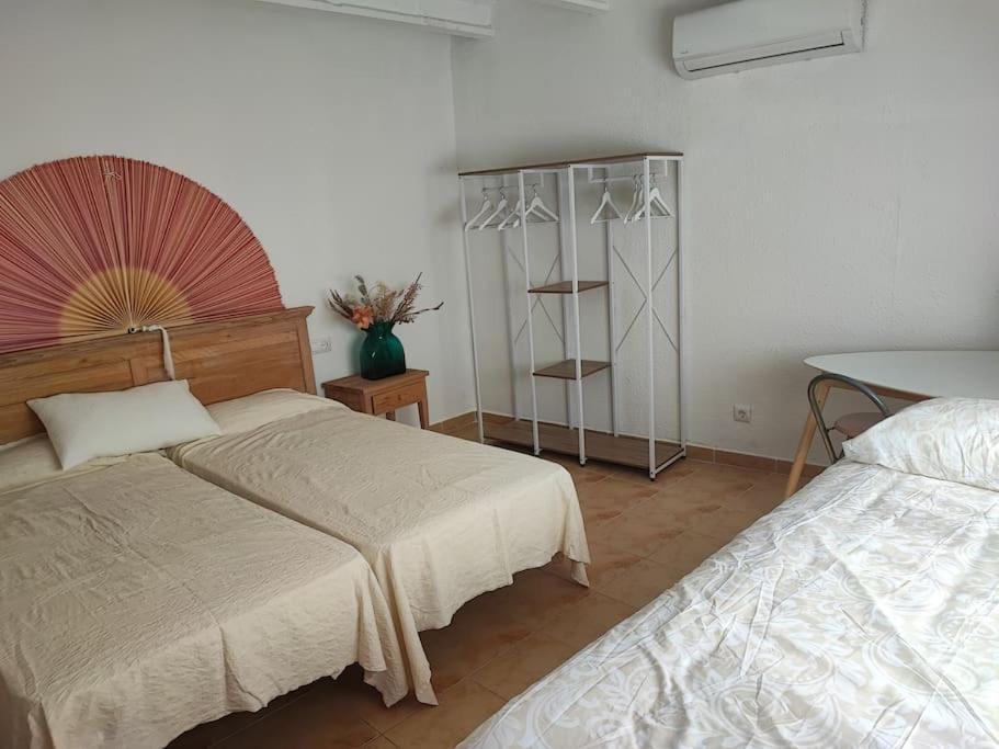 Grande Bambu, Cala Montgo