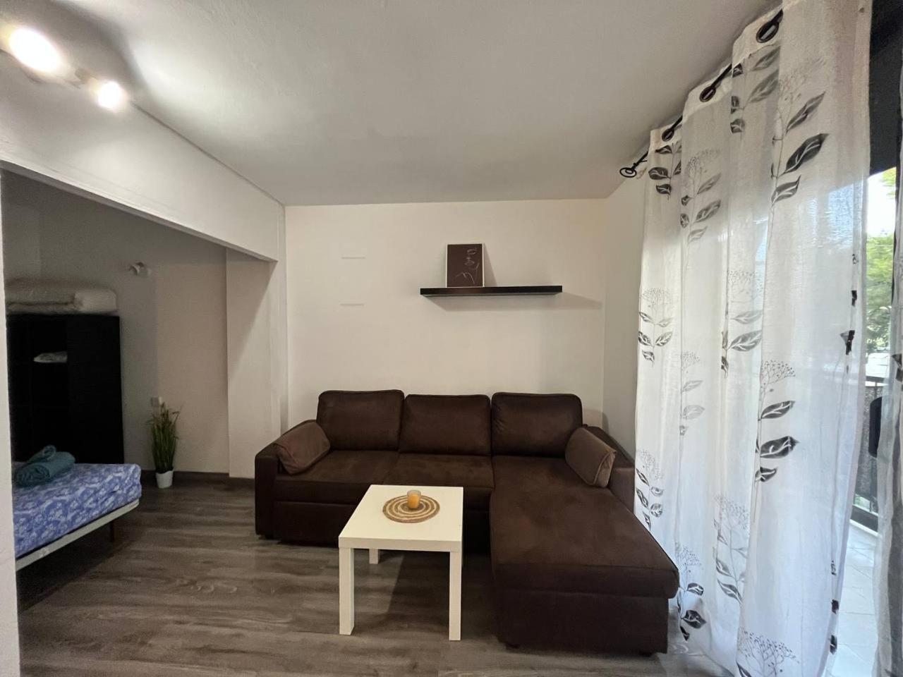 Estudio Para Disfrutar De Unas Vacaciones Inolvidables! * Roses