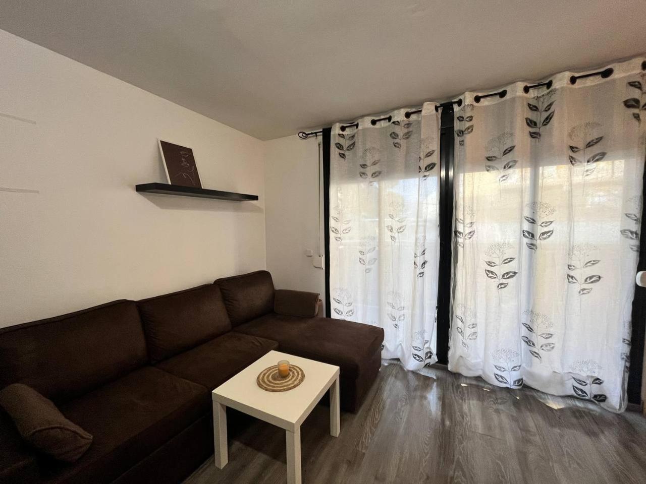 Estudio Para Disfrutar De Unas Vacaciones Inolvidables! * Roses