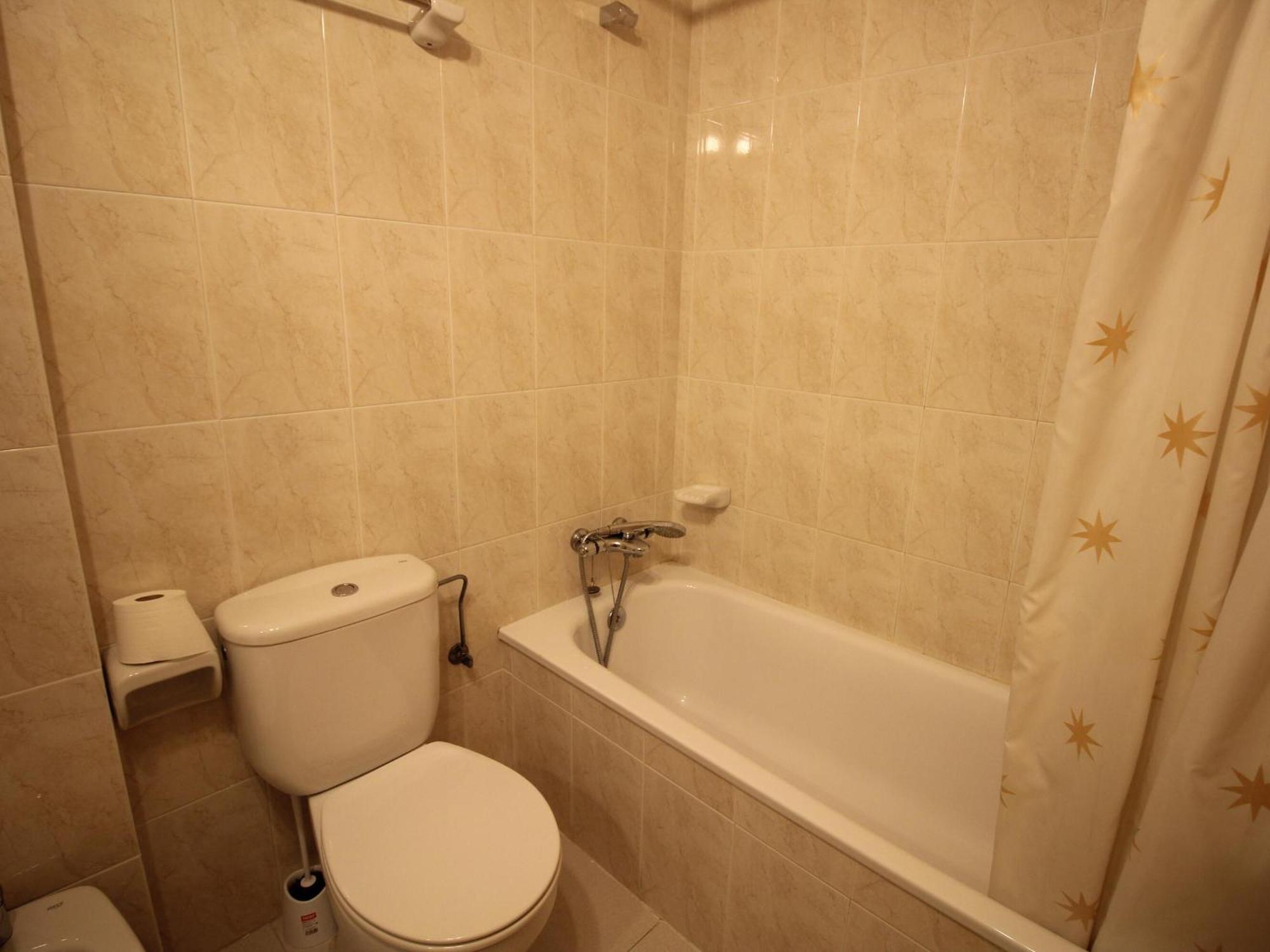 Con Terraza A 150 M De La Playa De Grifeu, Ideal 4 Personas - Es-228-50 * Llançà