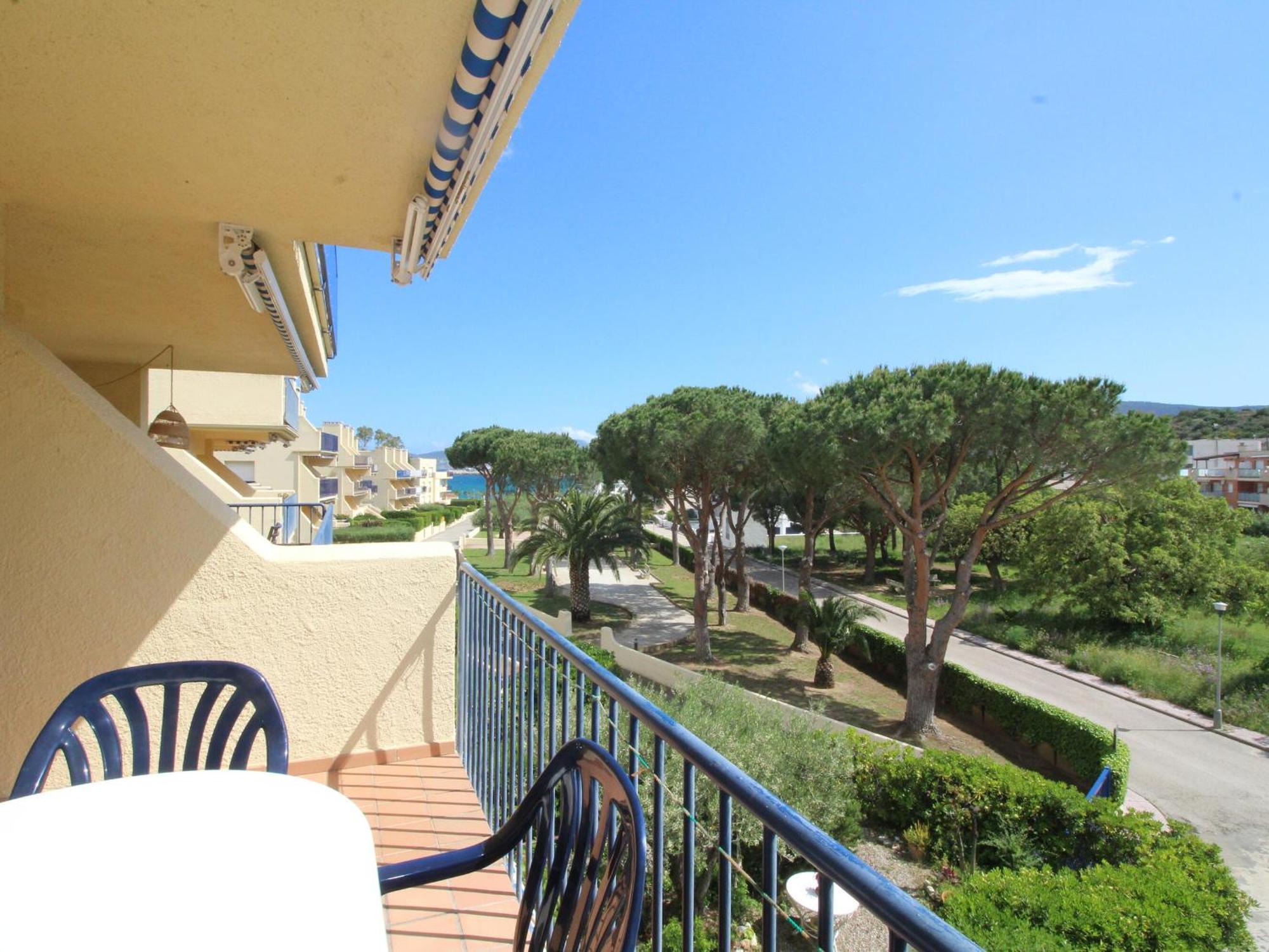 Con Terraza A 150 M De La Playa De Grifeu, Ideal 4 Personas - Es-228-50 Apartamento Llançà