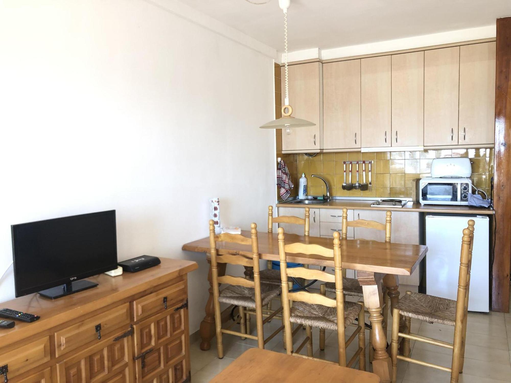 Apartamento Vista Bahia 9 - En Primera Linea De Mar A Pocos Metros Del Centro De Con Aparcamiento. - Es-228-180 Ampuriabrava