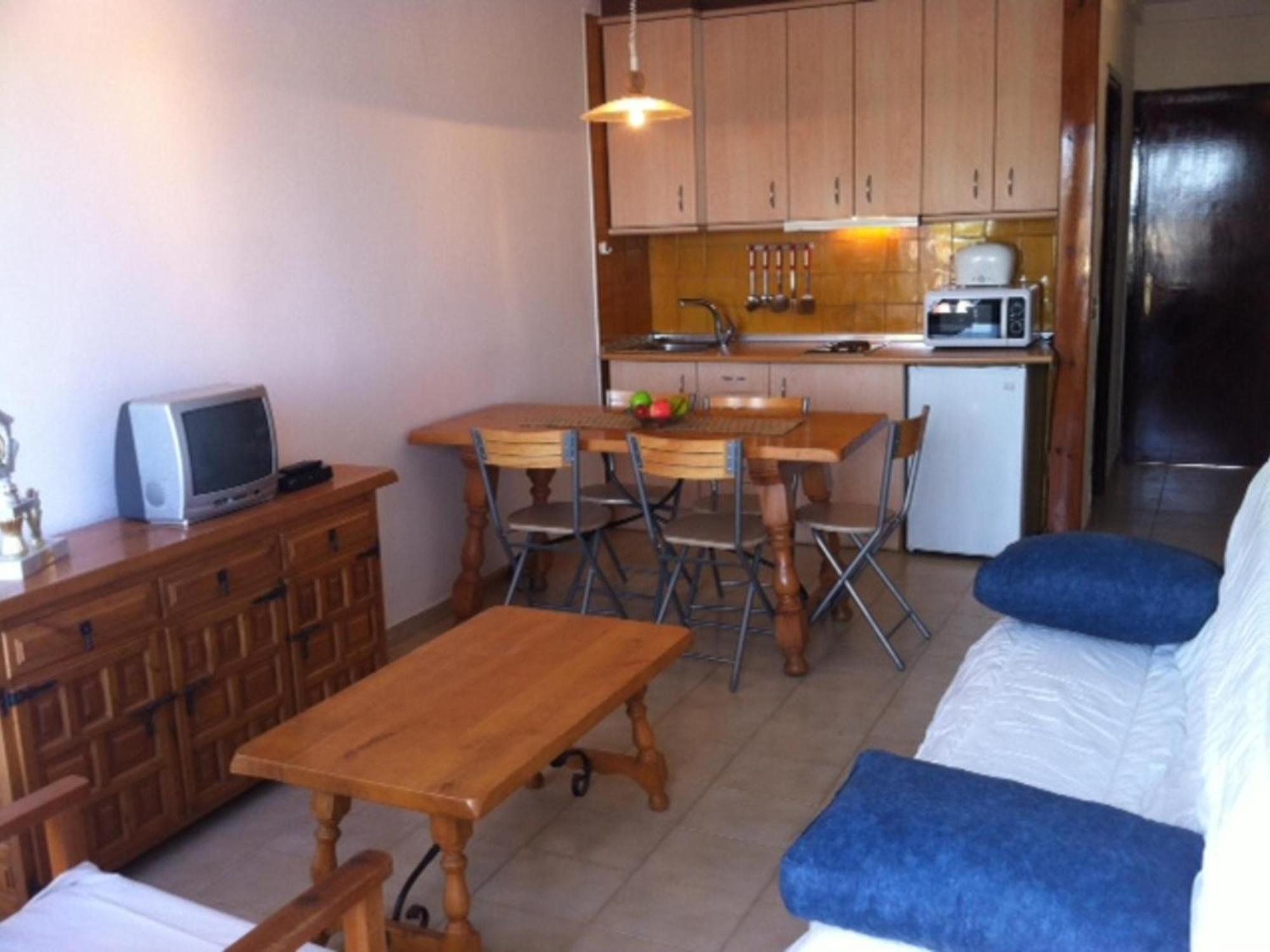 Apartamento Vista Bahia 23 - En Primera Linea De Mar A Pocos Metros Del Centro De Con Aparcamiento. - Es-228-183 Ampuriabrava