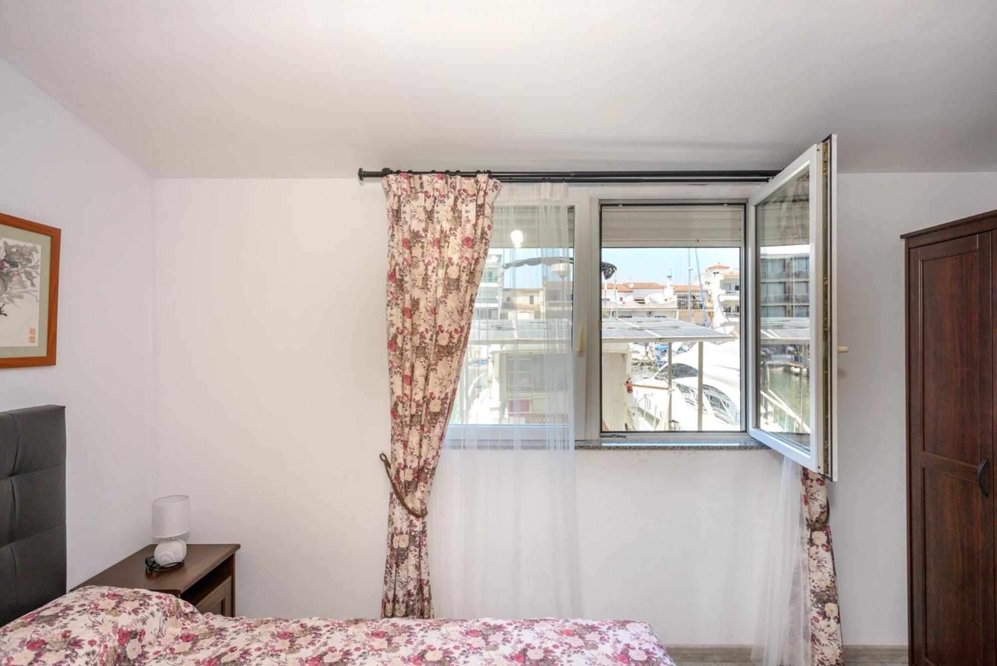 Port 27 Apartment Empuriabrava