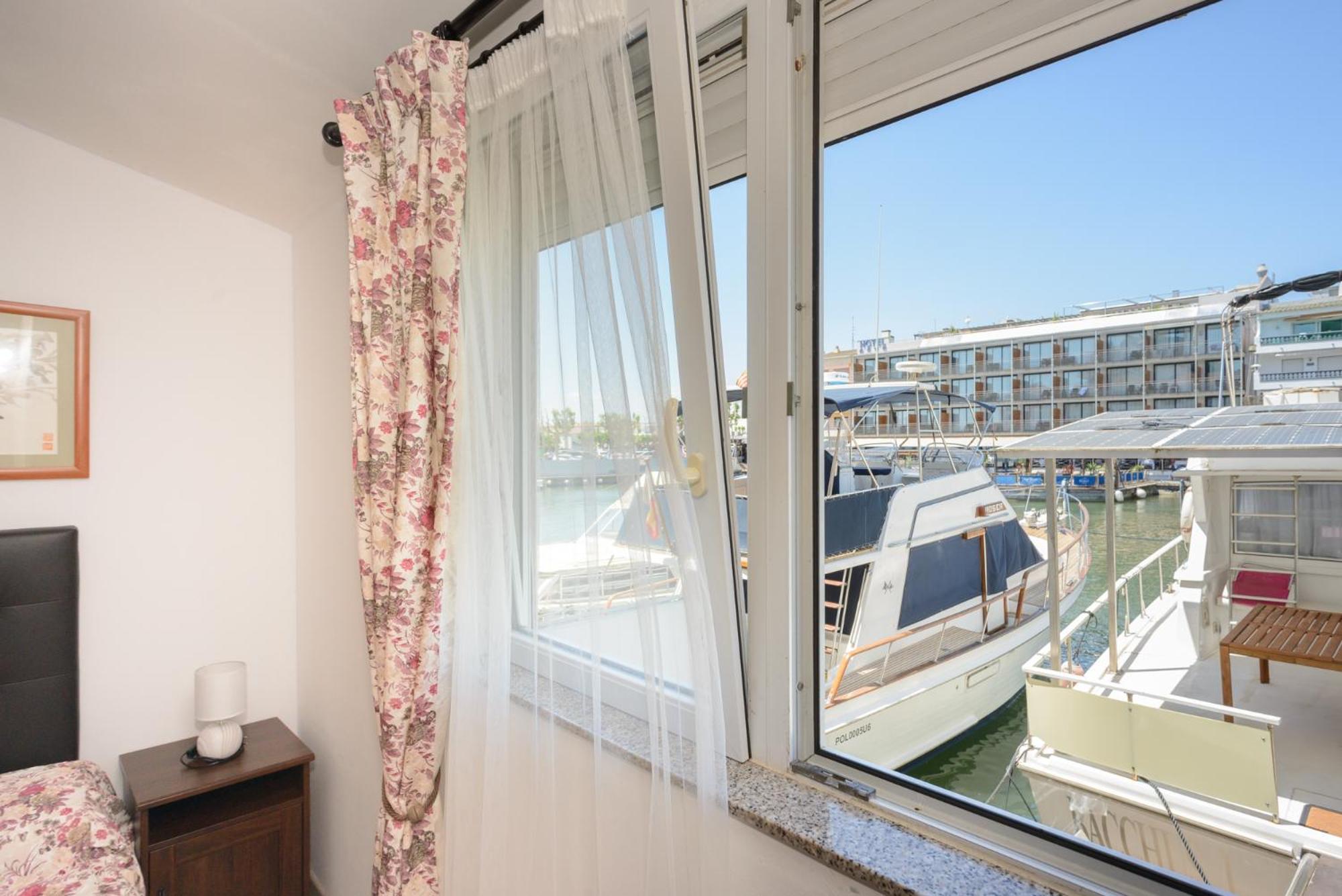 Port 27 Apartment Empuriabrava