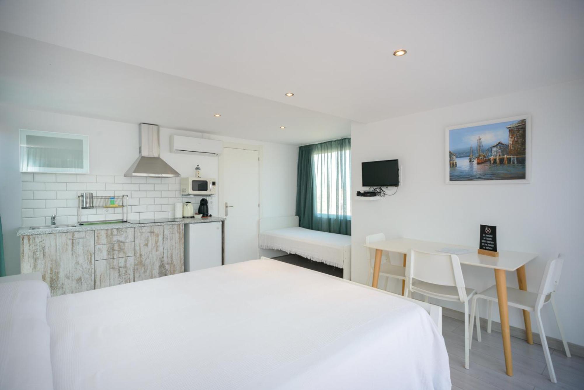 Port 27 Apartment