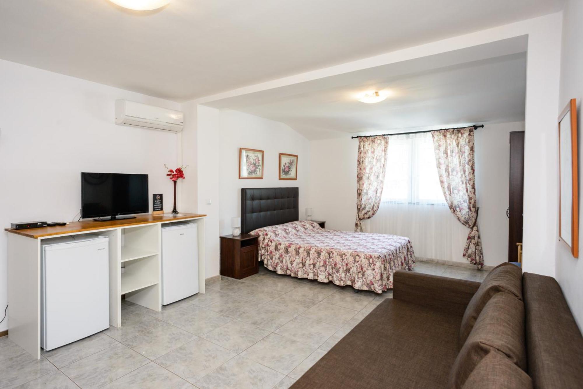 Port 27 Apartment