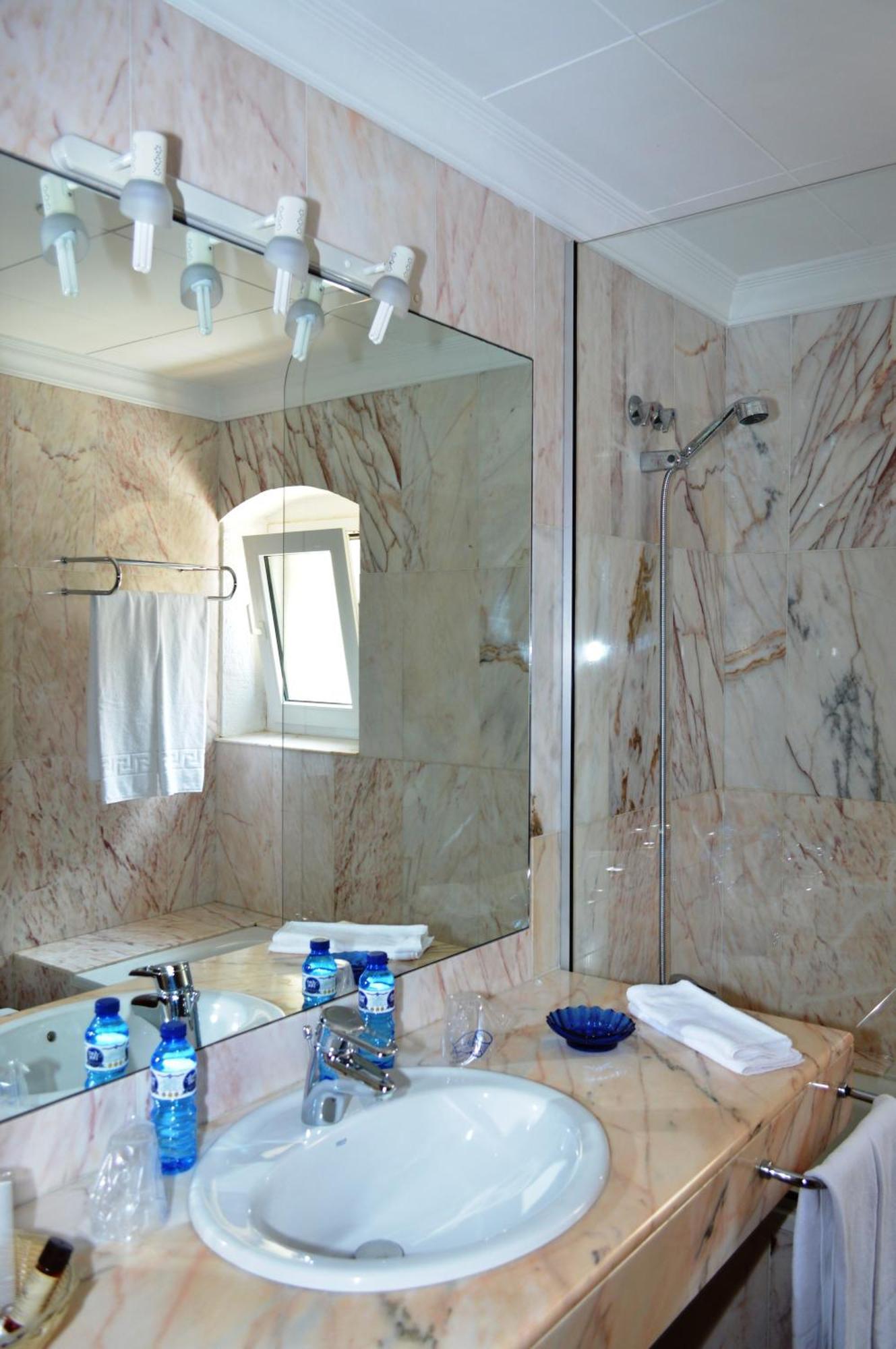 Hotel Ceret 3*