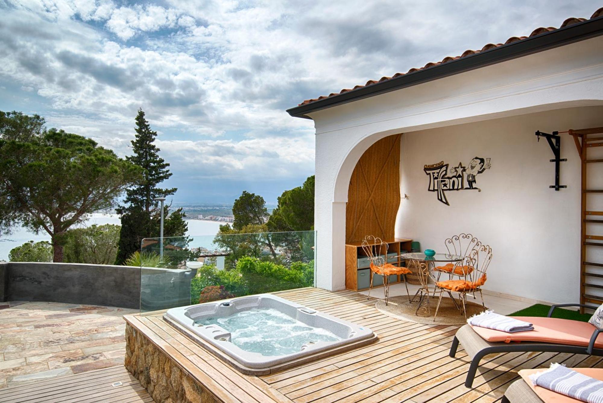 Casa De L'albada Bed & Breakfast Roses