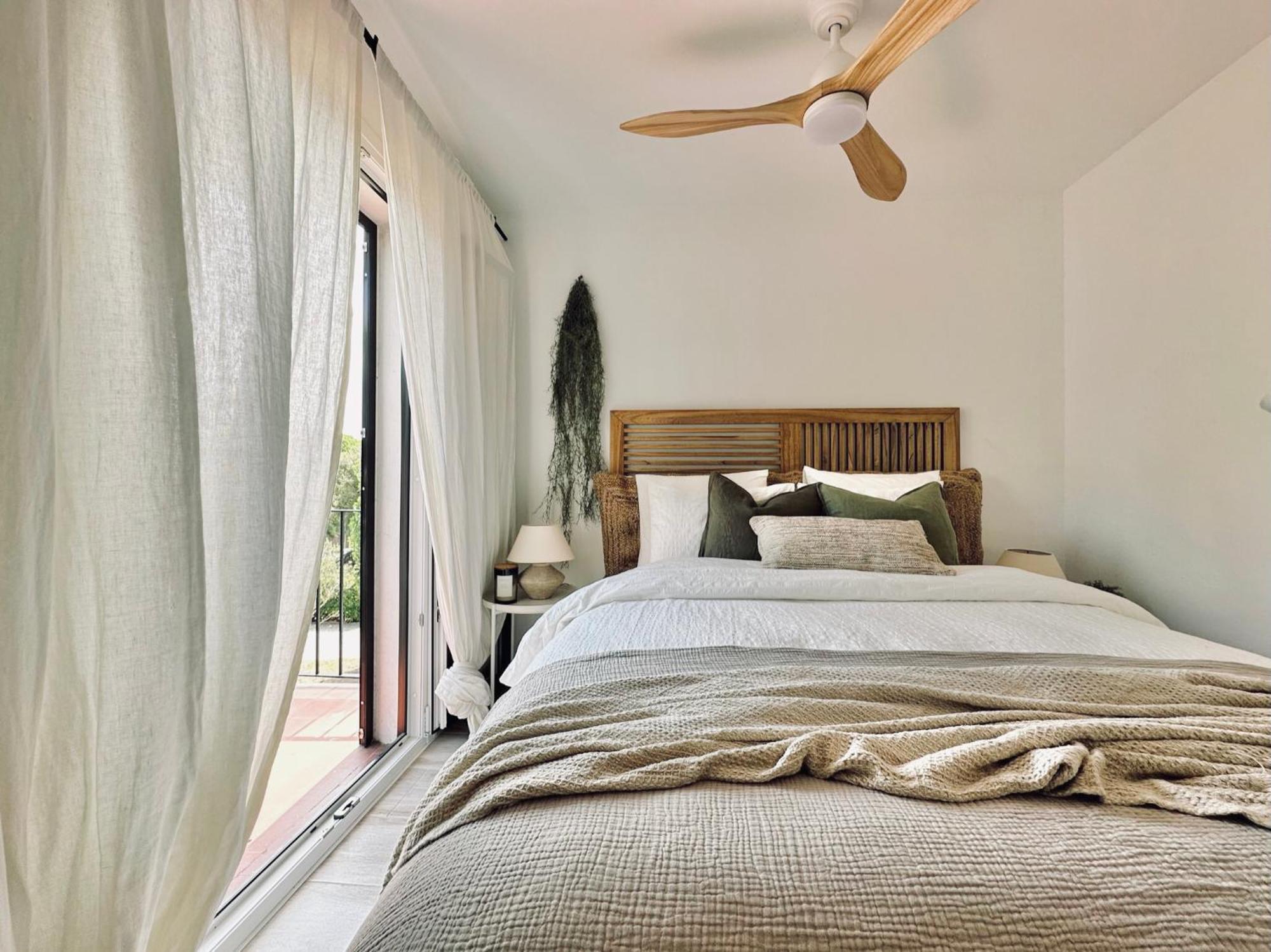 The Golden Oak In Calella Centre - 100m From Apartment