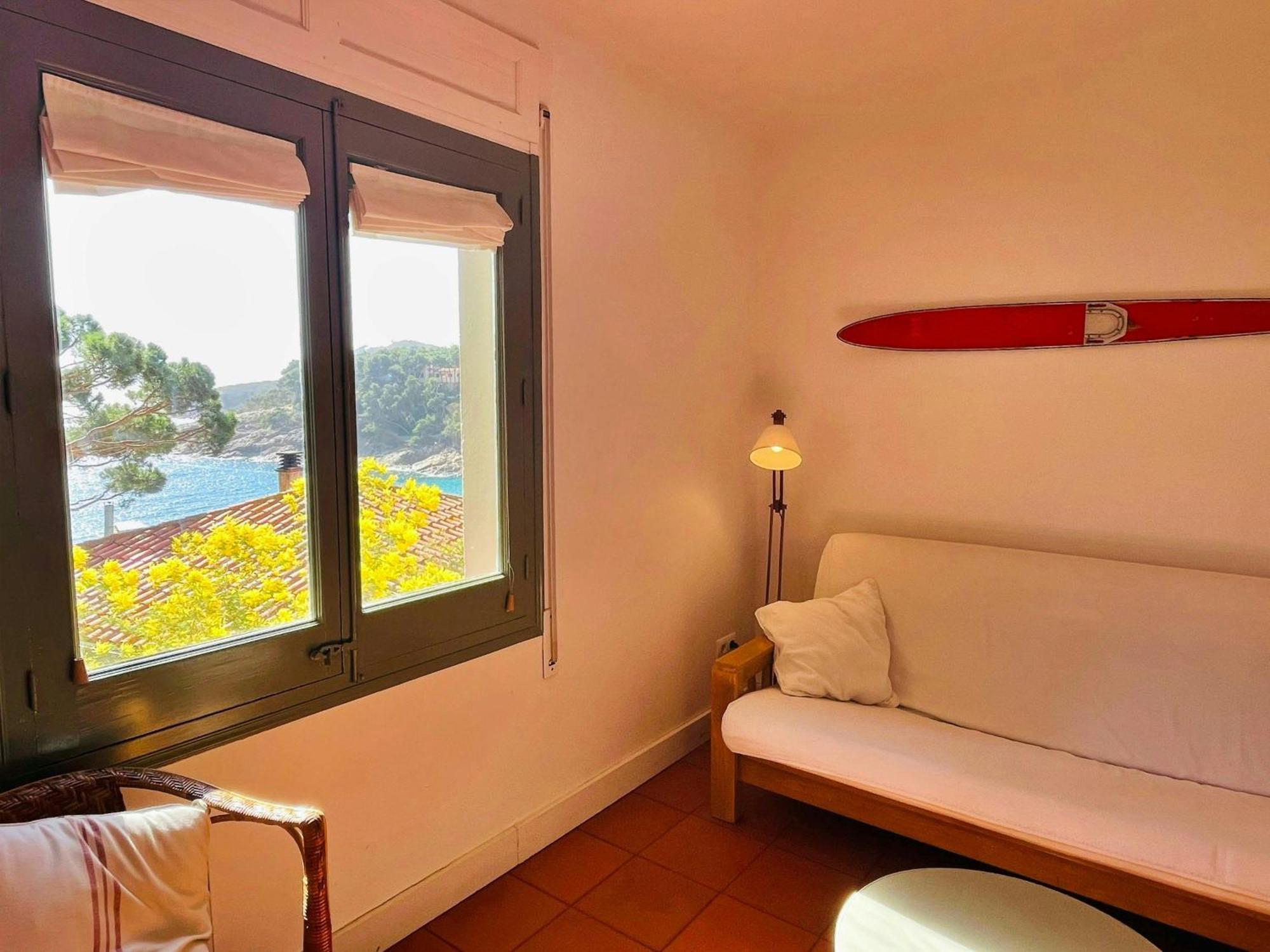 T3 - Charming Seaside Escape With Stunning Views *