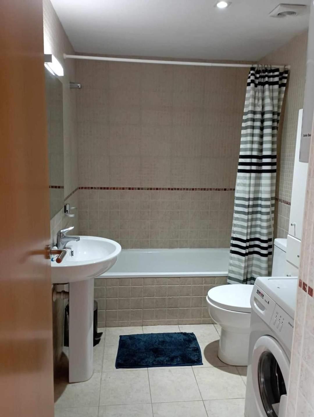 Apartamento Proche Commerces Avec Grande Terrasse Et Piscine *