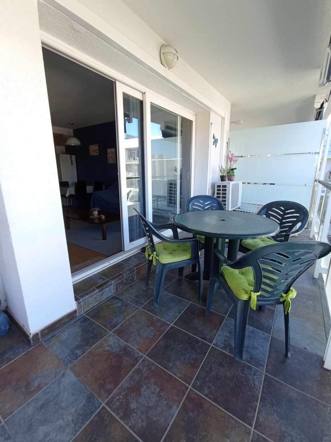 Proche Commerces Avec Grande Terrasse Et Piscine *