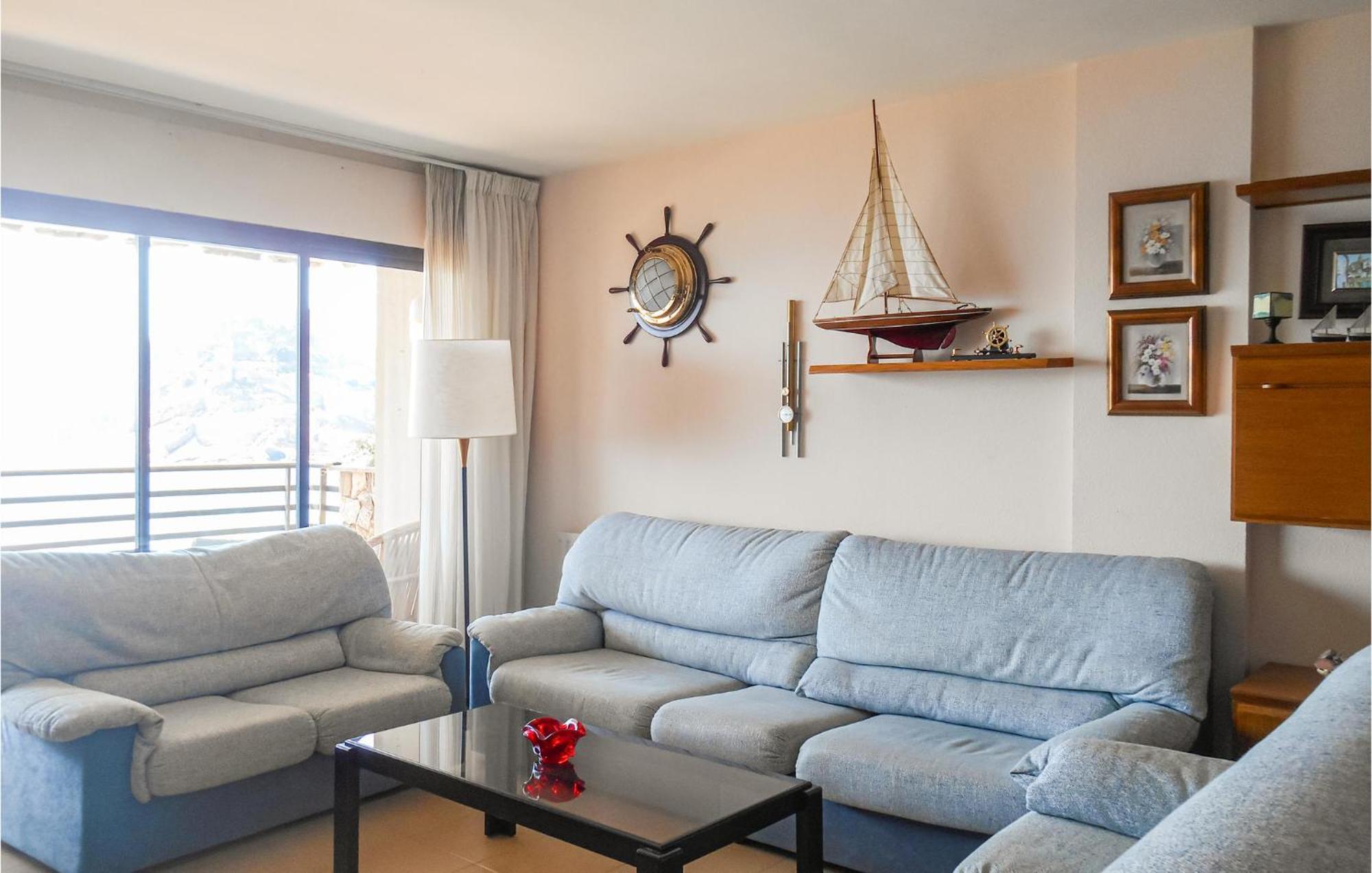 4 Bedroom Awesome In *