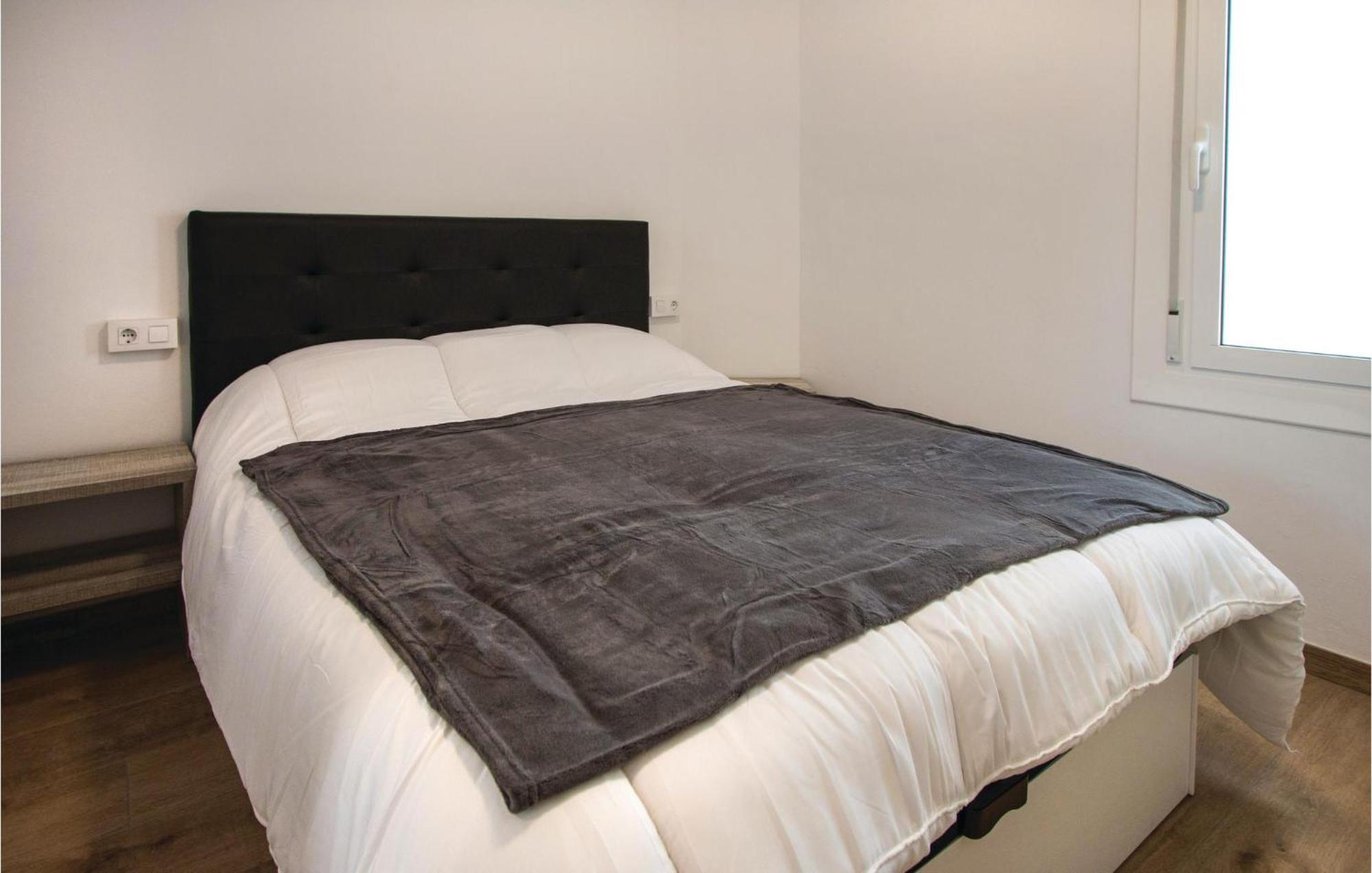 Amazing In With Kitchen Apartment *