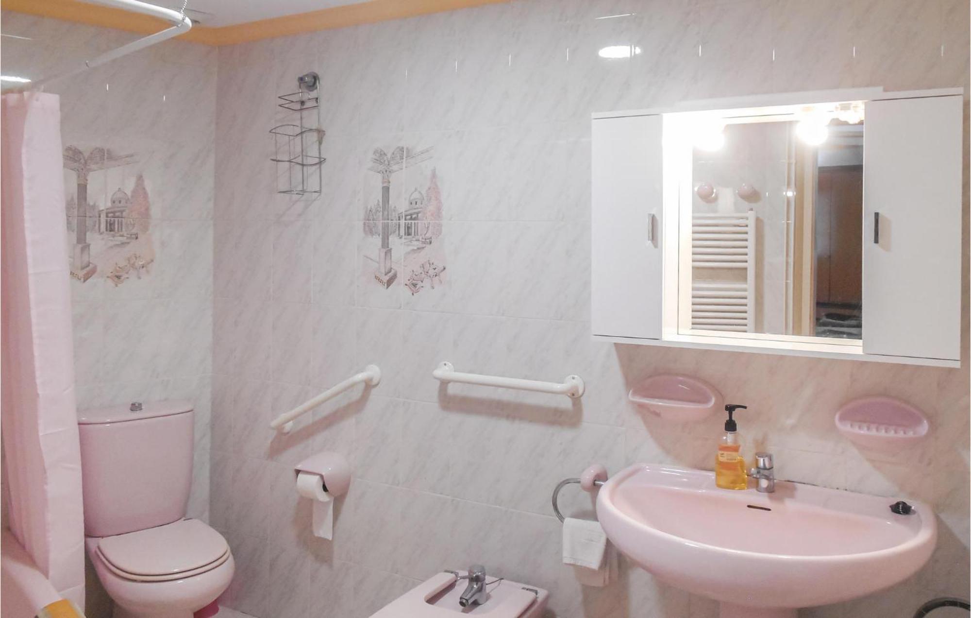 Apartamento 2 Bedroom Amazing In *