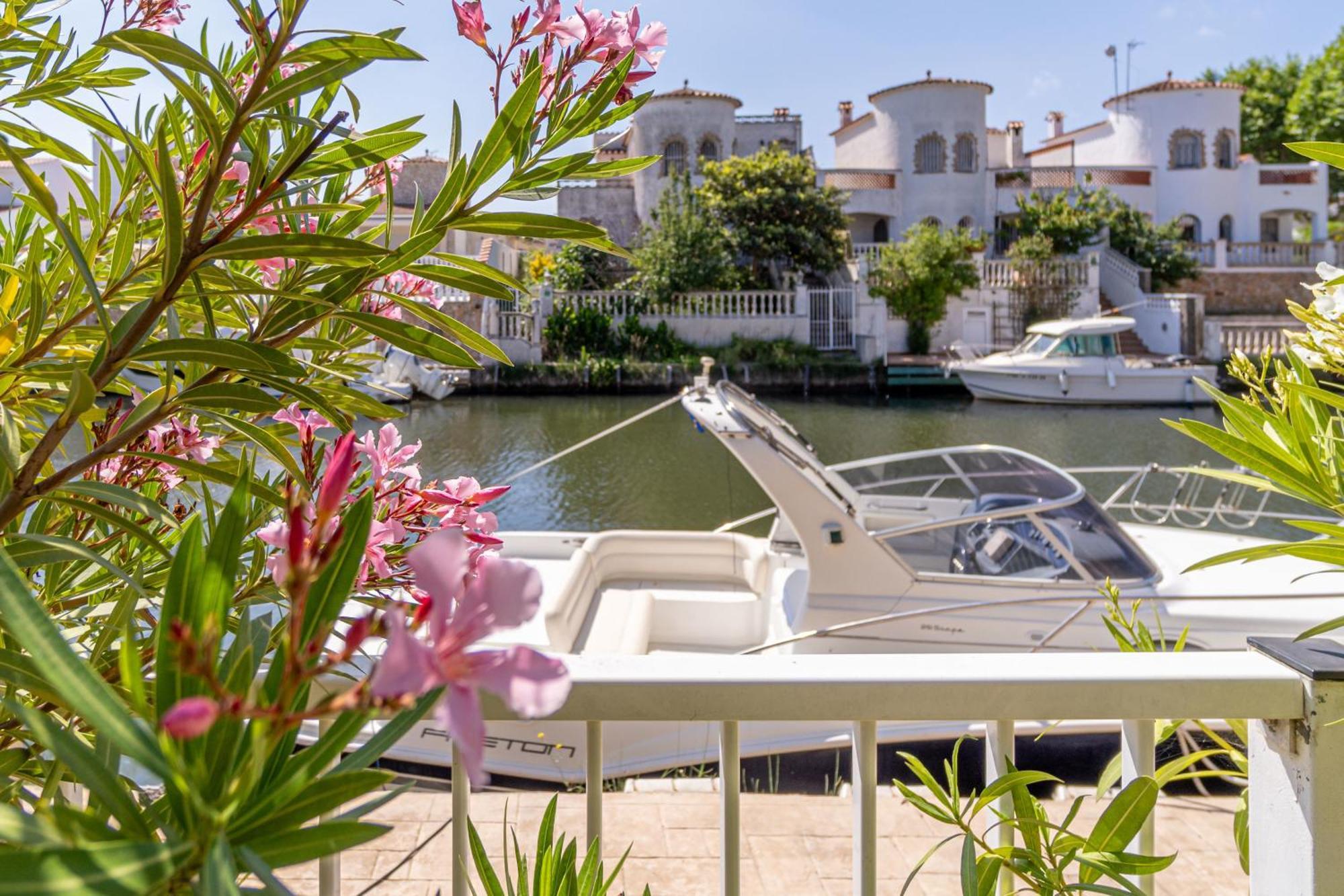 Jouvacations 2 Freser * Empuriabrava