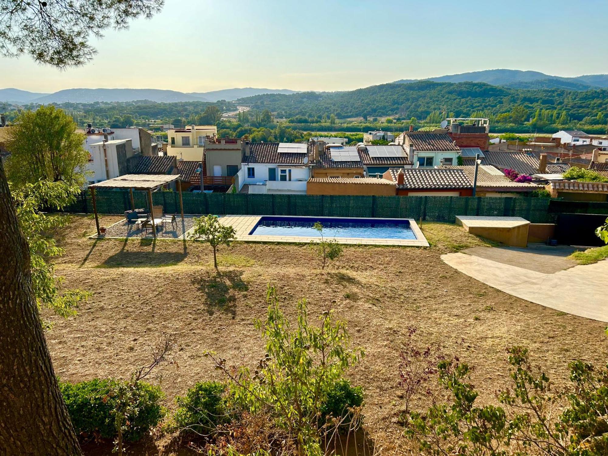 Casa Amb Piscina I Jardí A Per 6 Persones Сasa de vacaciones *