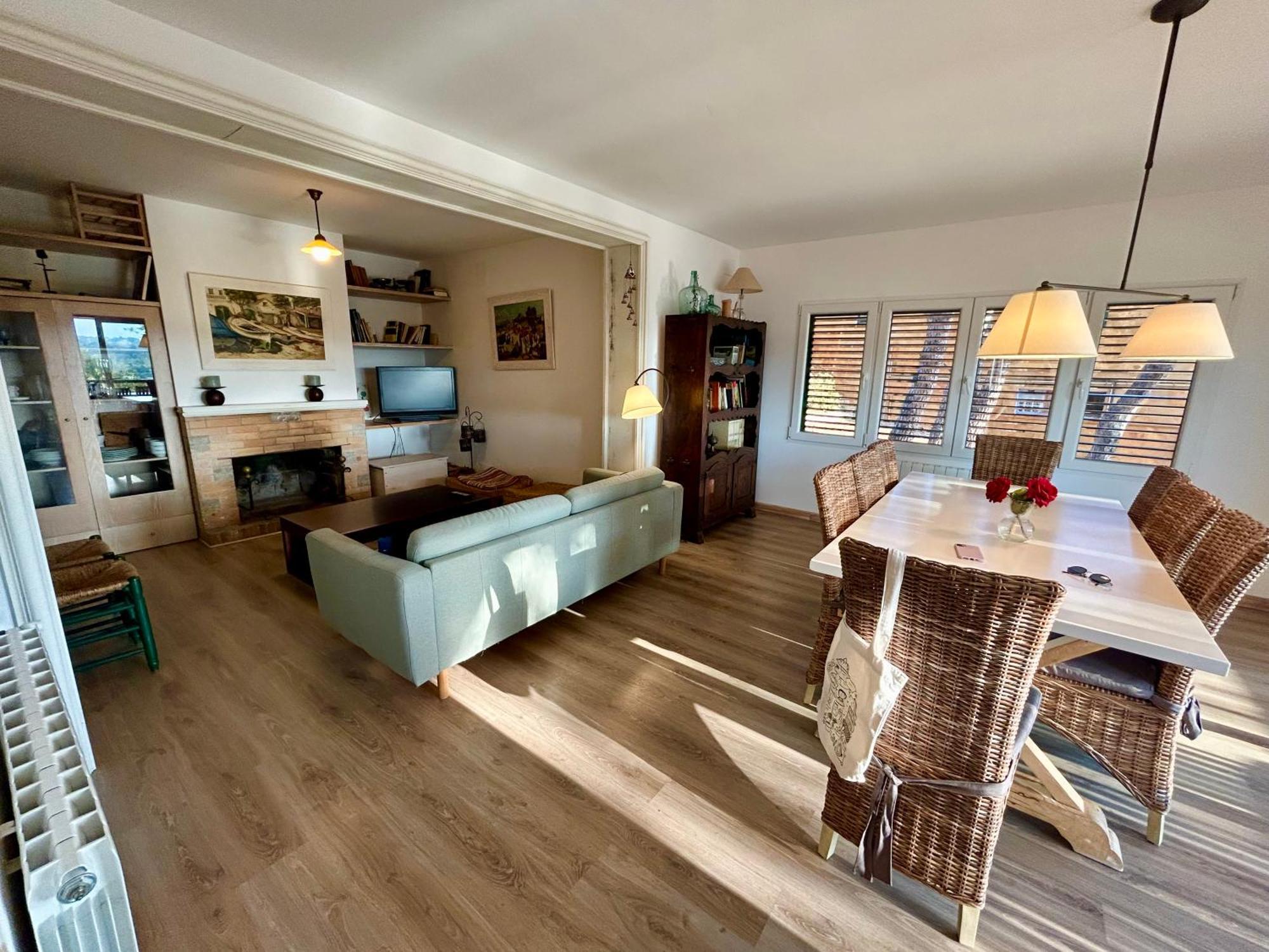 Casa Amb Piscina I Jardí A Per 6 Persones Сasa de vacaciones *