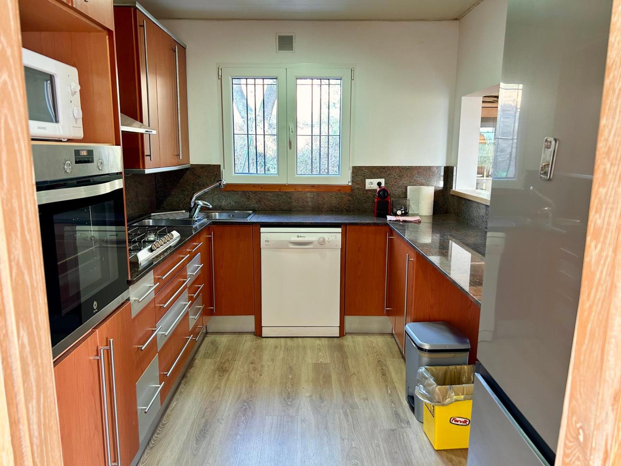Сasa de vacaciones Casa Amb Piscina I Jardí A Per 6 Persones Palamós