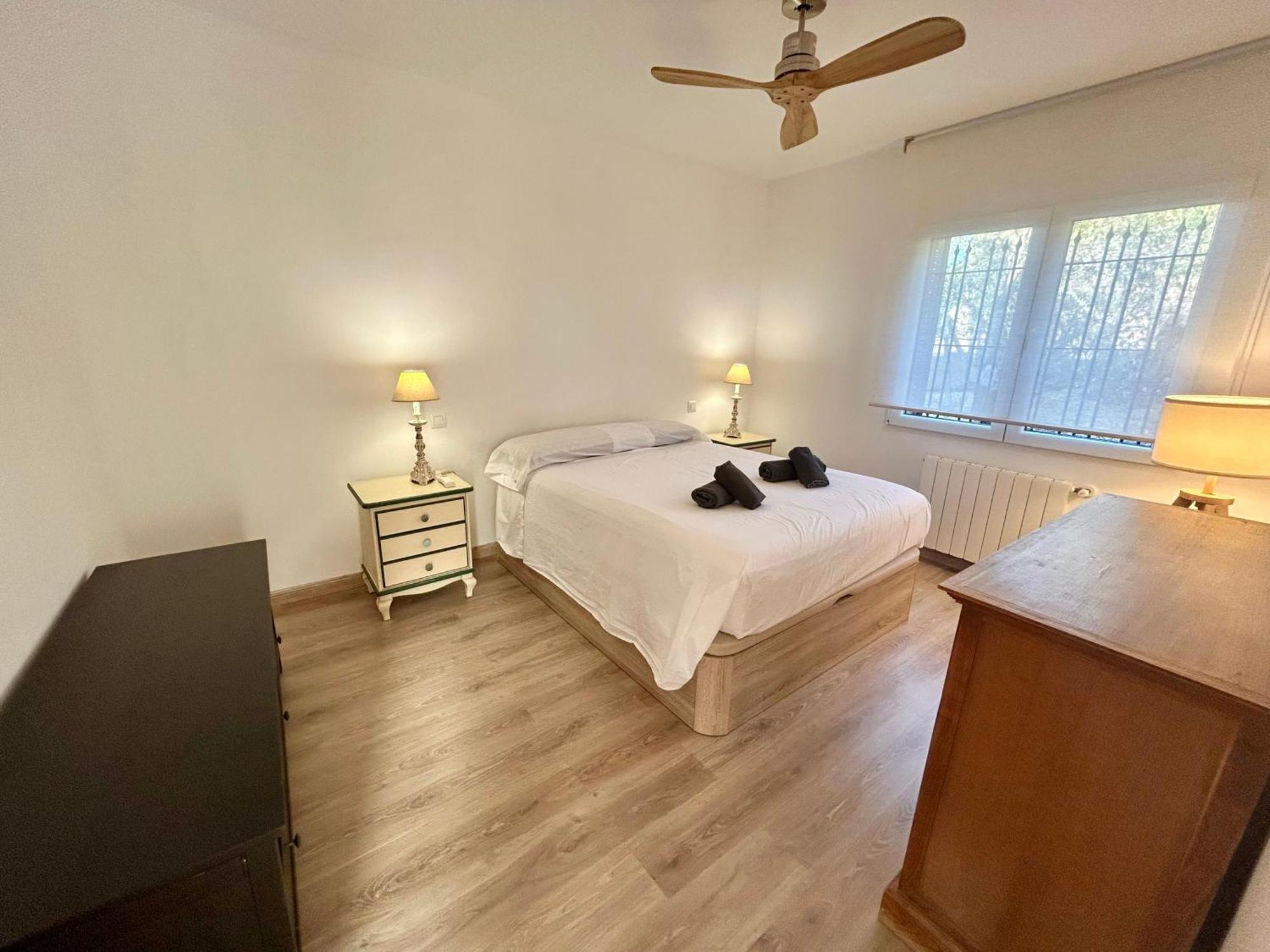 Casa Amb Piscina I Jardí A Per 6 Persones *