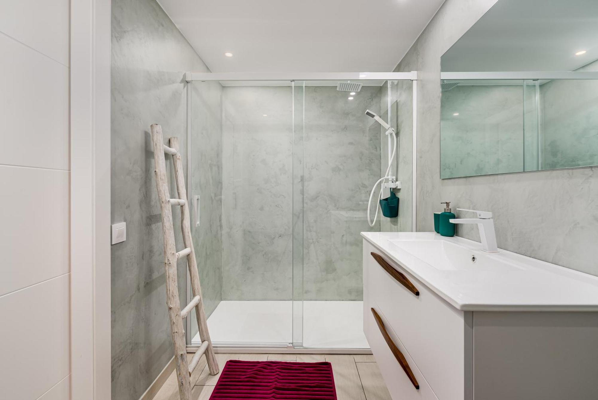 Apartamento Frente Al Canal Con Terraza