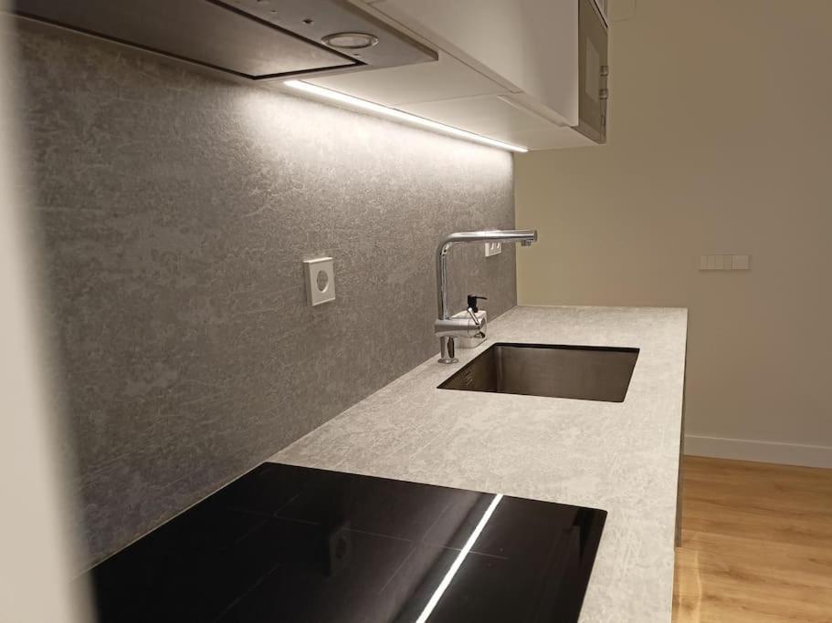 Apartamento Planta Baja Con Terraza En Zona Centrica *