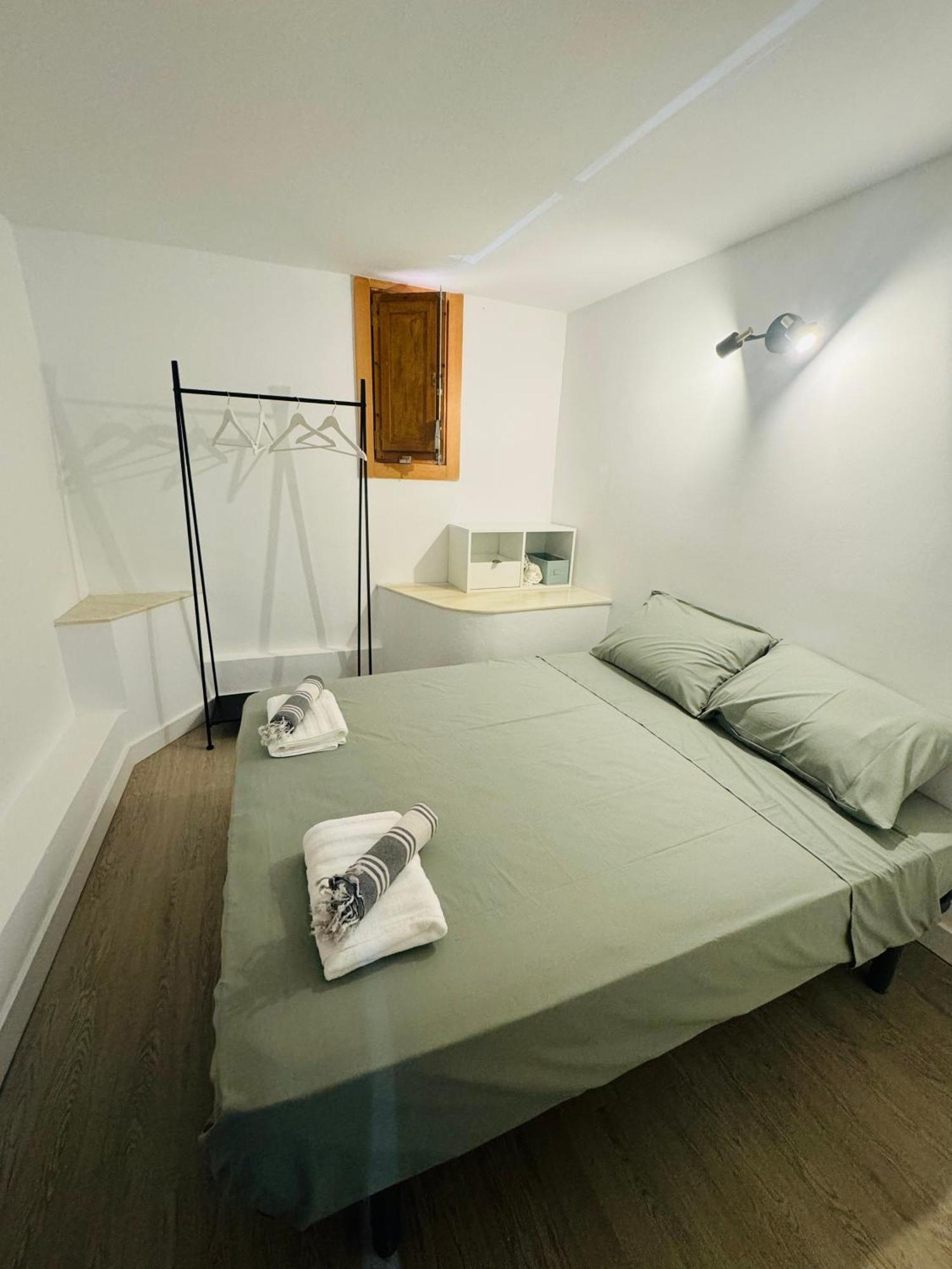 Piso Con Jardin, De Playa Fenals Apartment