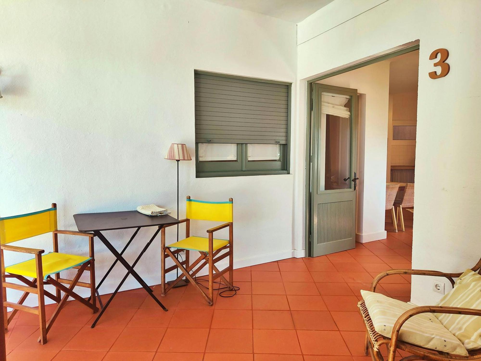 T3 - Charming Seaside Escape With Stunning Views Apartment *
