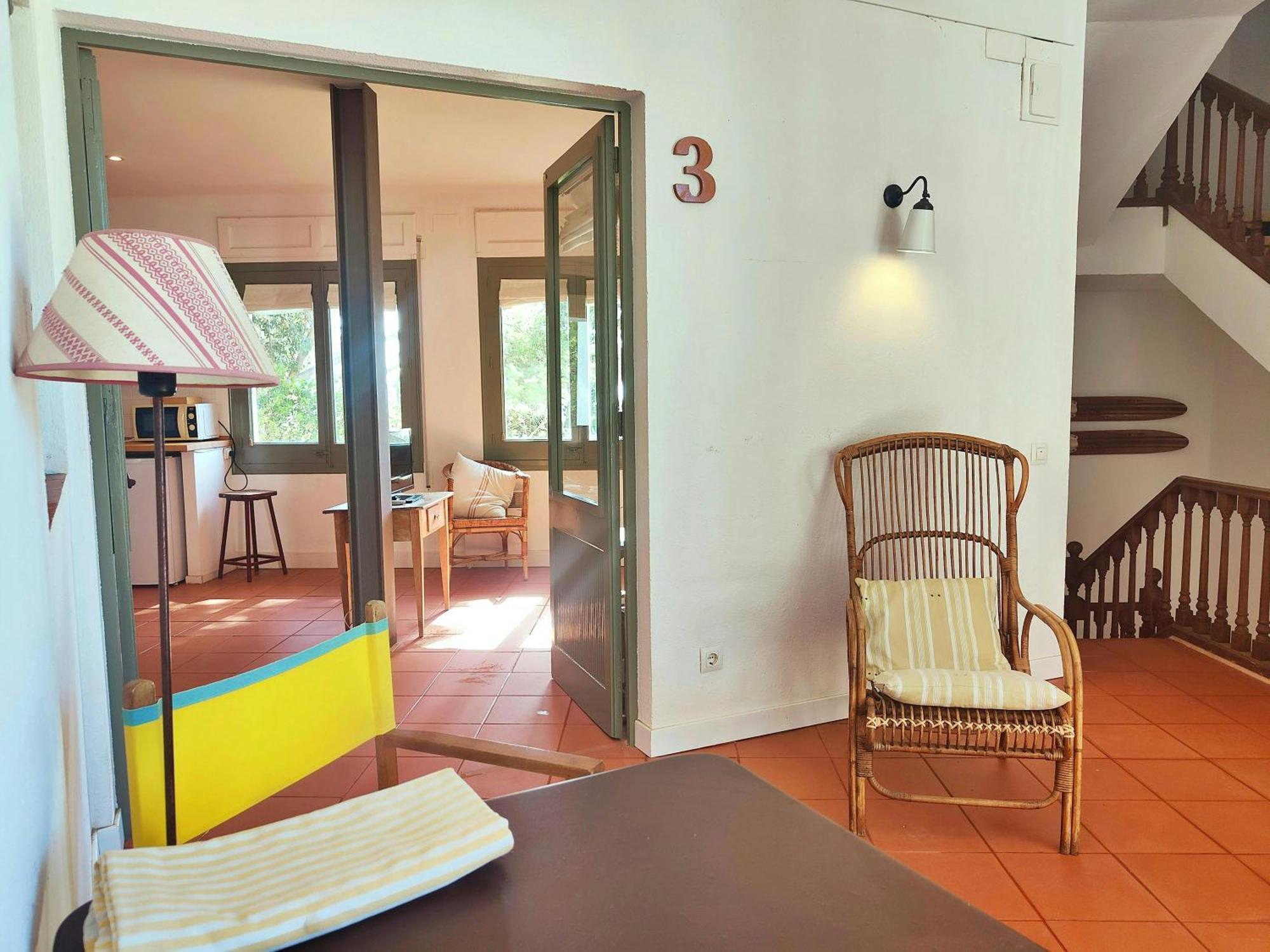 T3 - Charming Seaside Escape With Stunning Views Apartment *