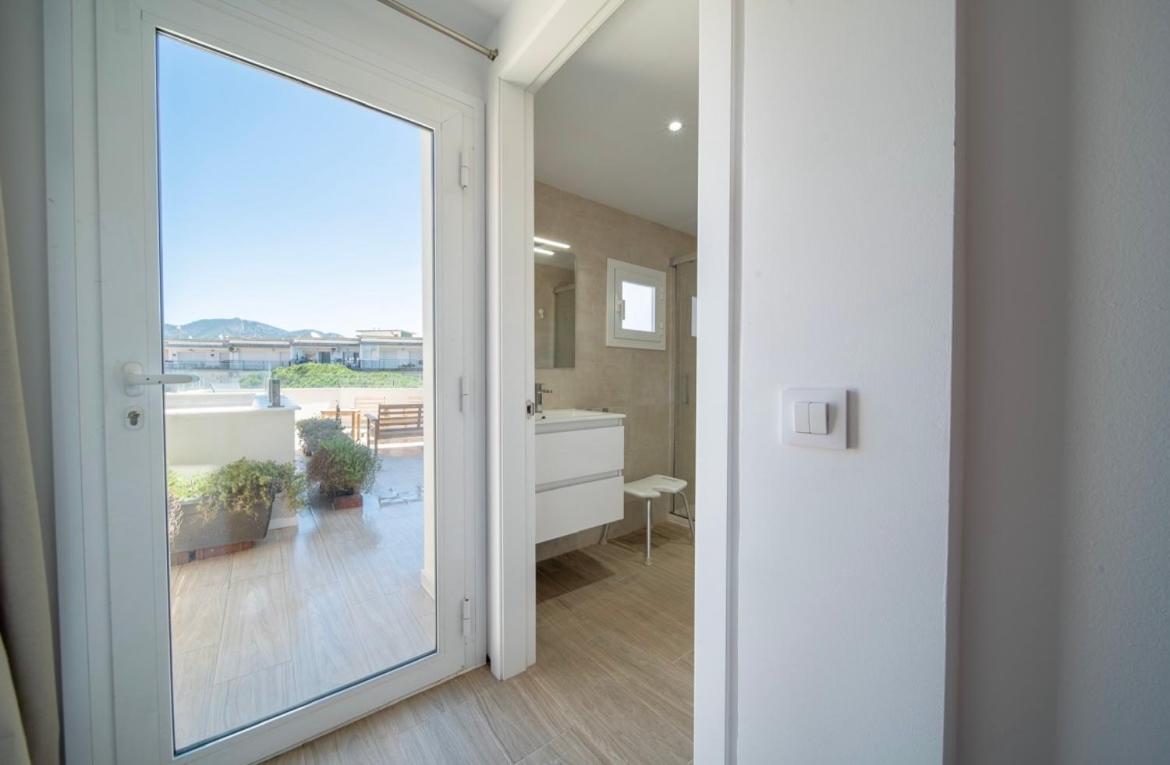 Apartment M A R I V E N T With Bathroom And Terrace 50 M2 Roses