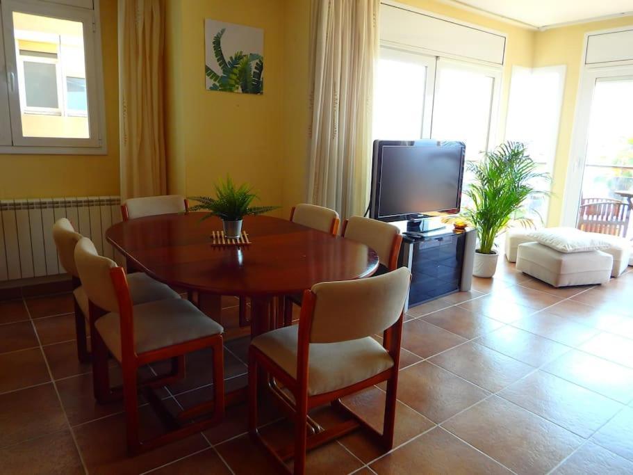 Seafront View-nice In Downtown Apartment