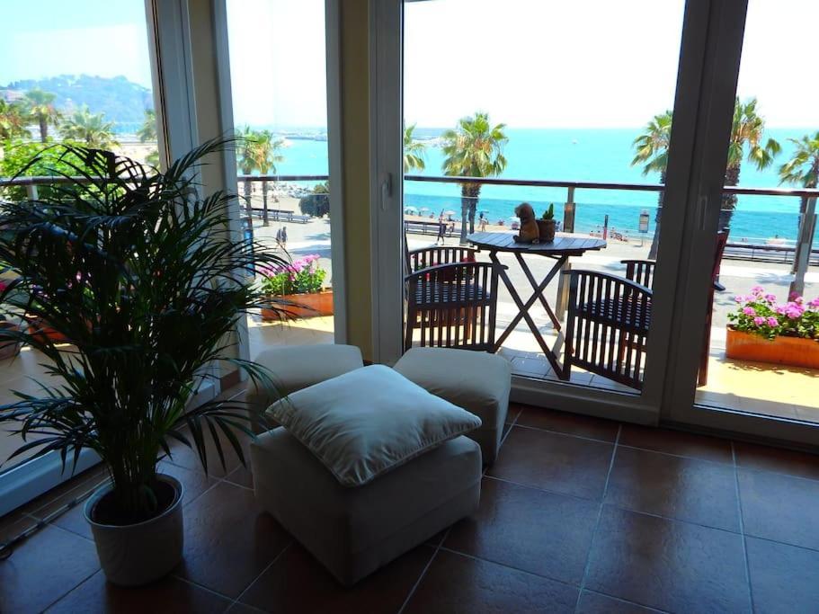 Seafront View-nice In Downtown Apartamento *