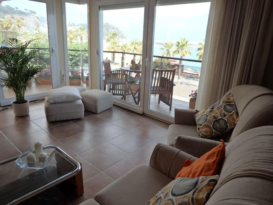 Seafront View-nice In Downtown Apartment