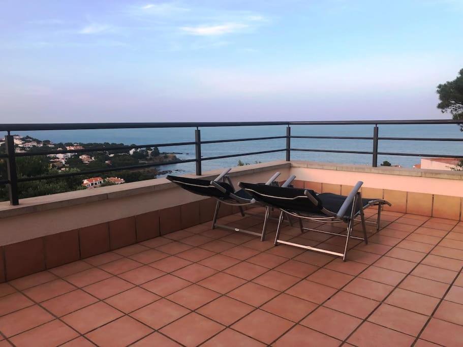 Sensational With Panoramic Views Apartamento Llançà