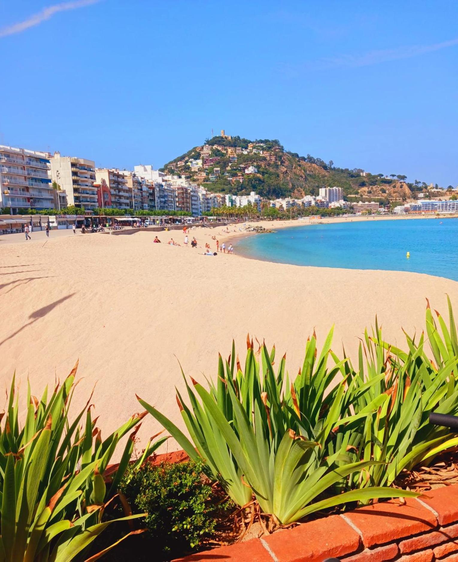 Apartamento 2 Bedroom Large Modern In Old Town 50m From The Beach!
