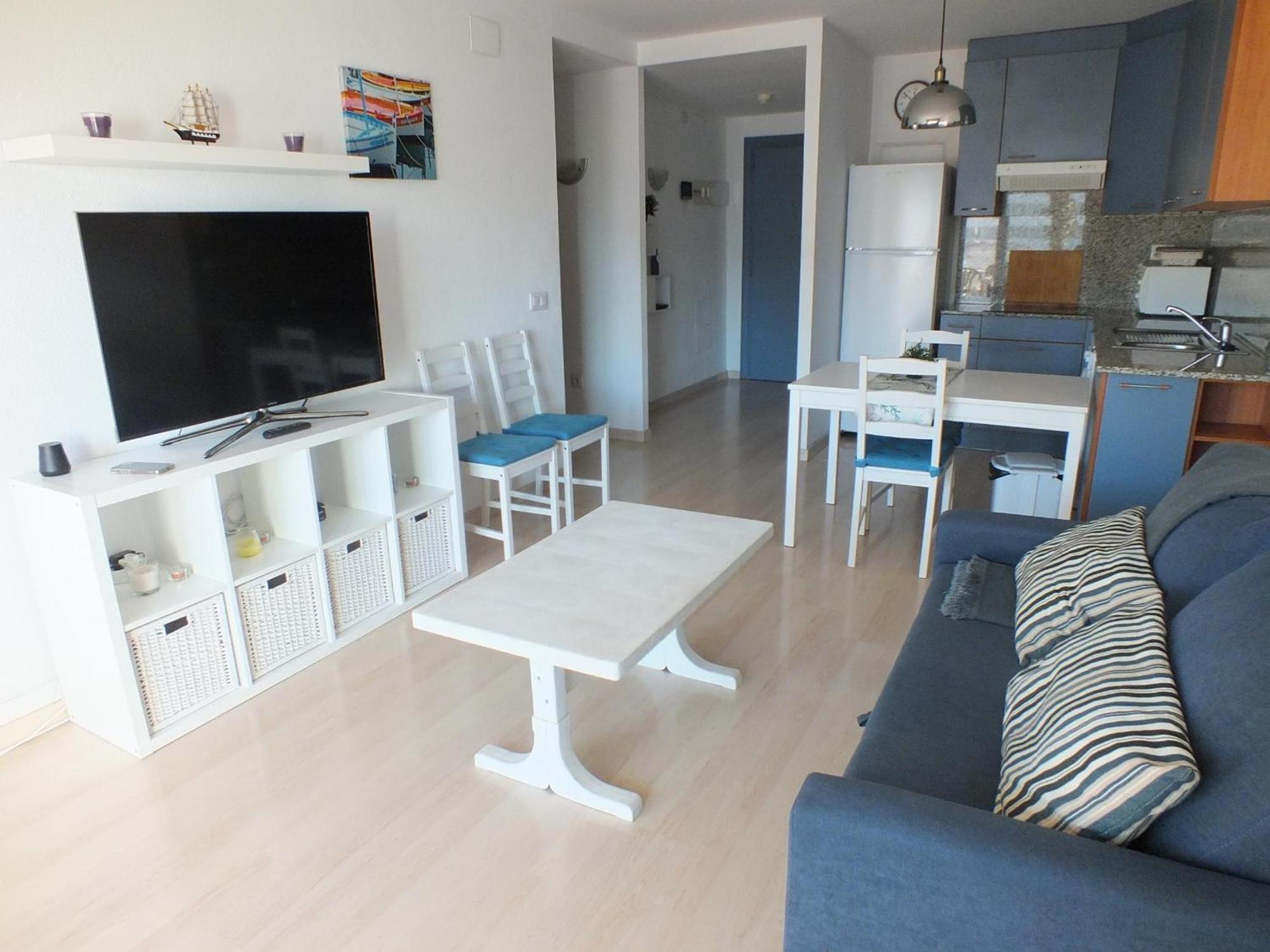 En Port Canigo, Roses: 2 Hab, Terraza, Piscina Comunitaria. - Es-204-29 Apartment *
